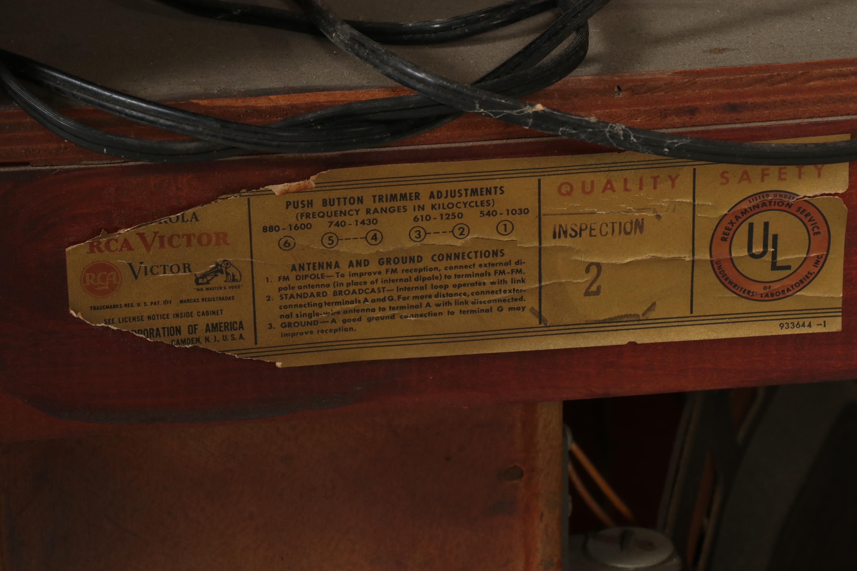 RCA-Victor Mahogany Veneer Turntable and Radio Console Cabinet