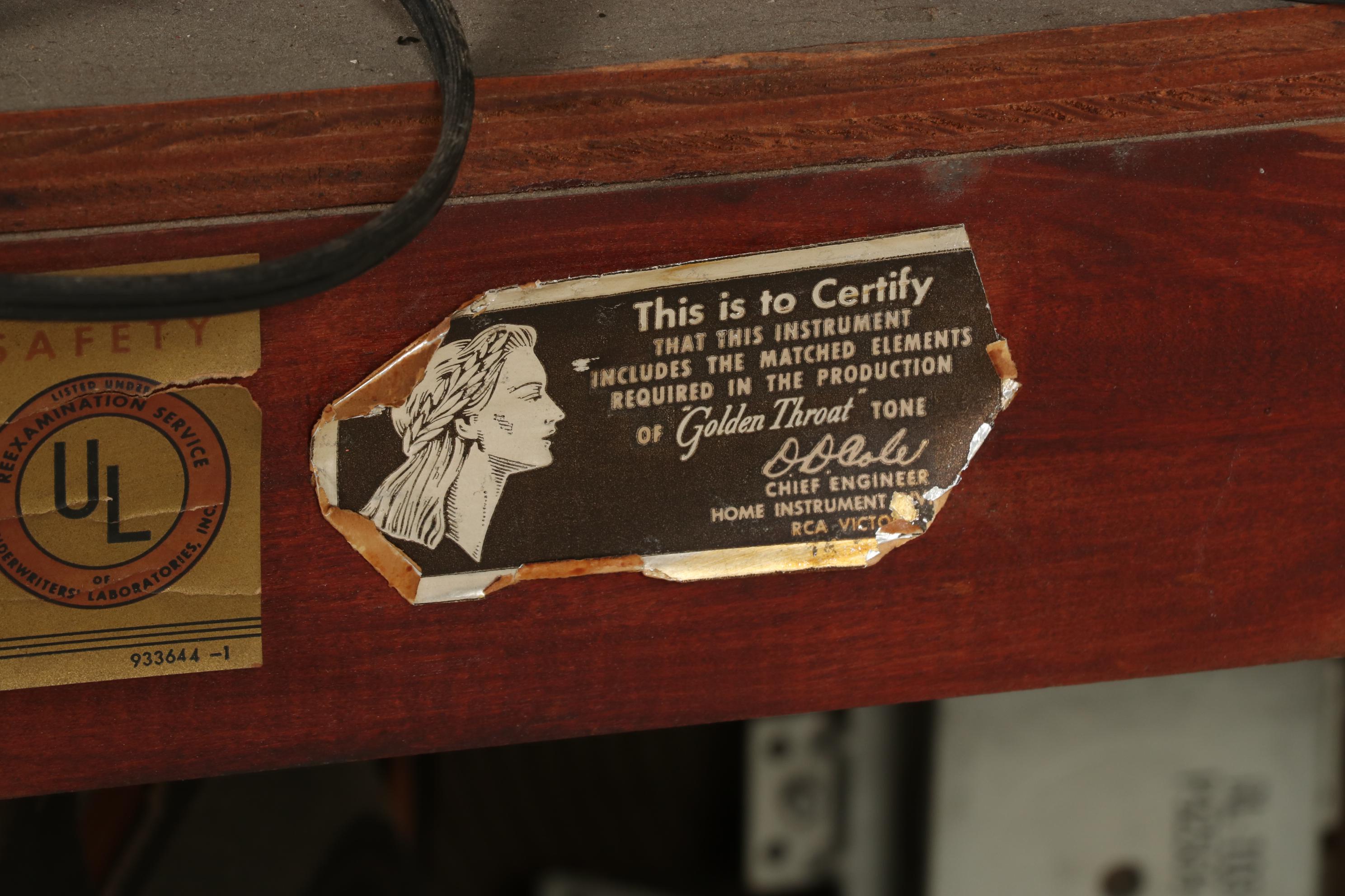 RCA-Victor Mahogany Veneer Turntable and Radio Console Cabinet