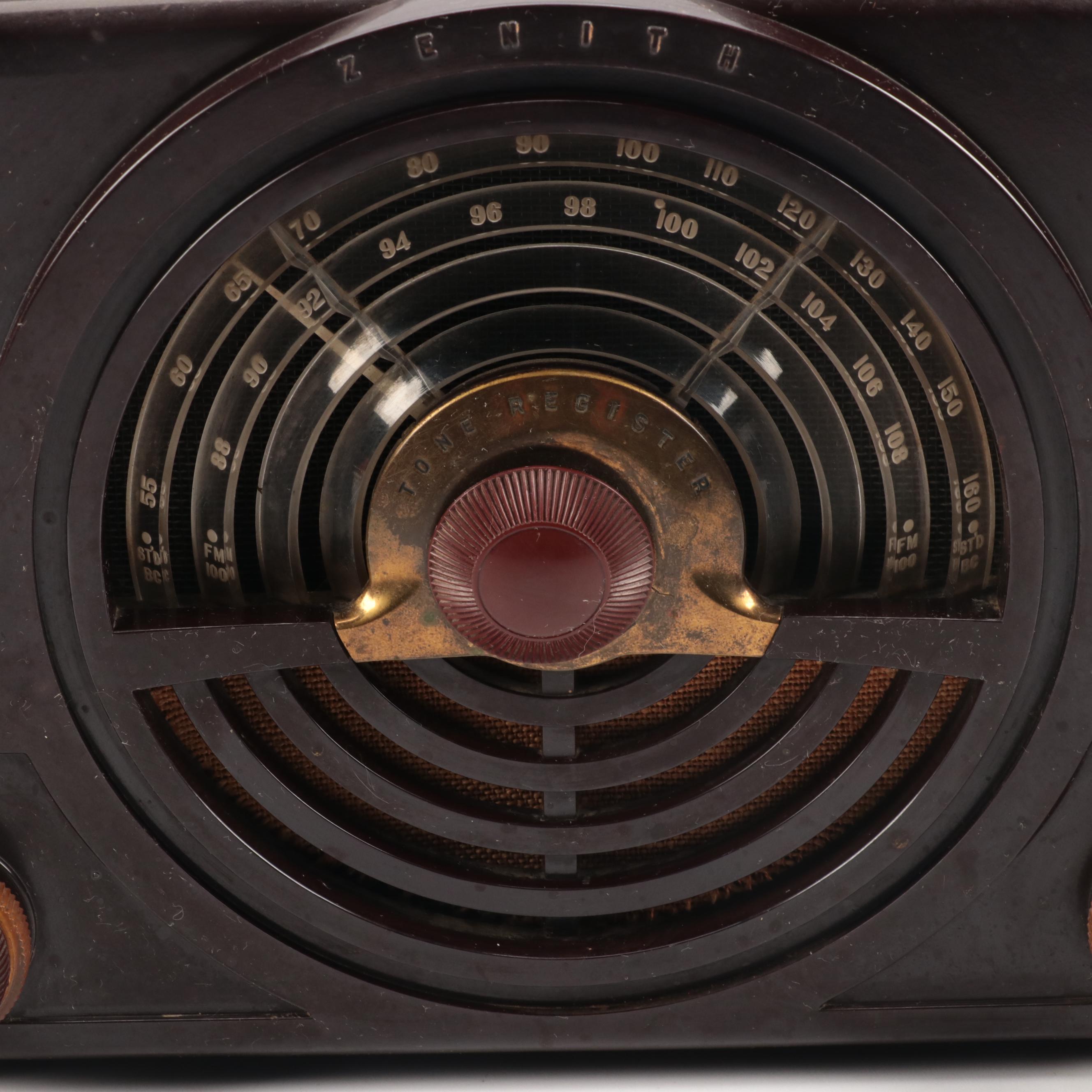 Zenith 7H920 Bakelite Cased Broadcast Radio, circa 1949