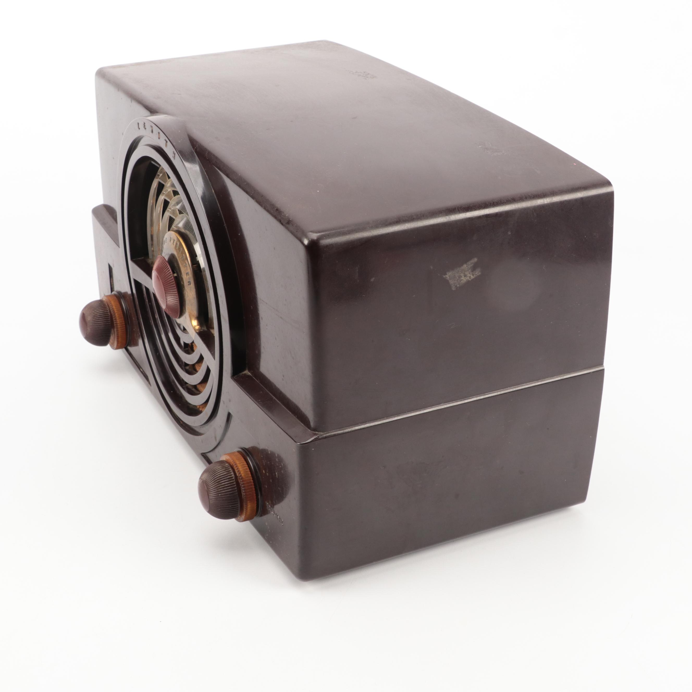 Zenith 7H920 Bakelite Cased Broadcast Radio, circa 1949