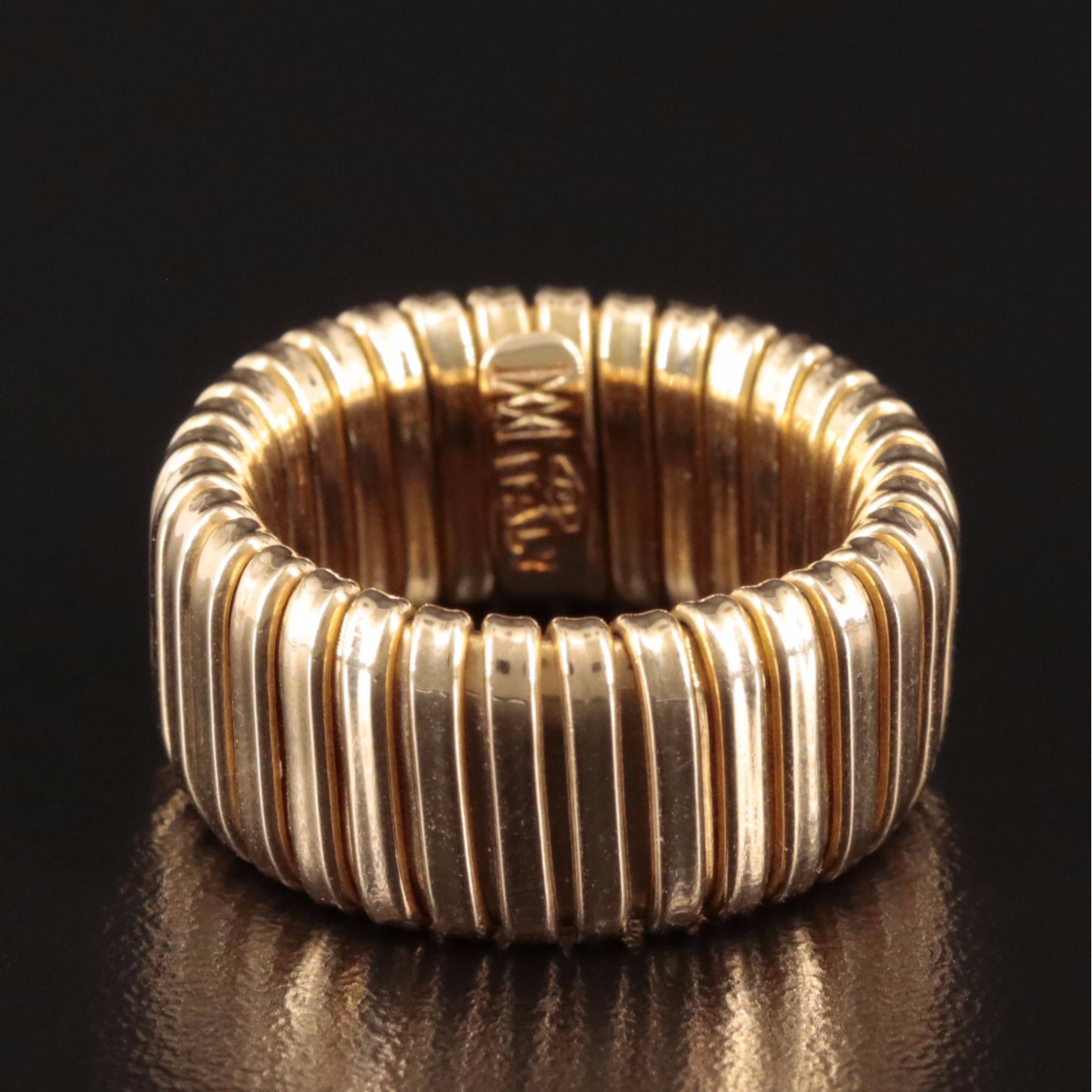 18K Flexible Ribbed Band