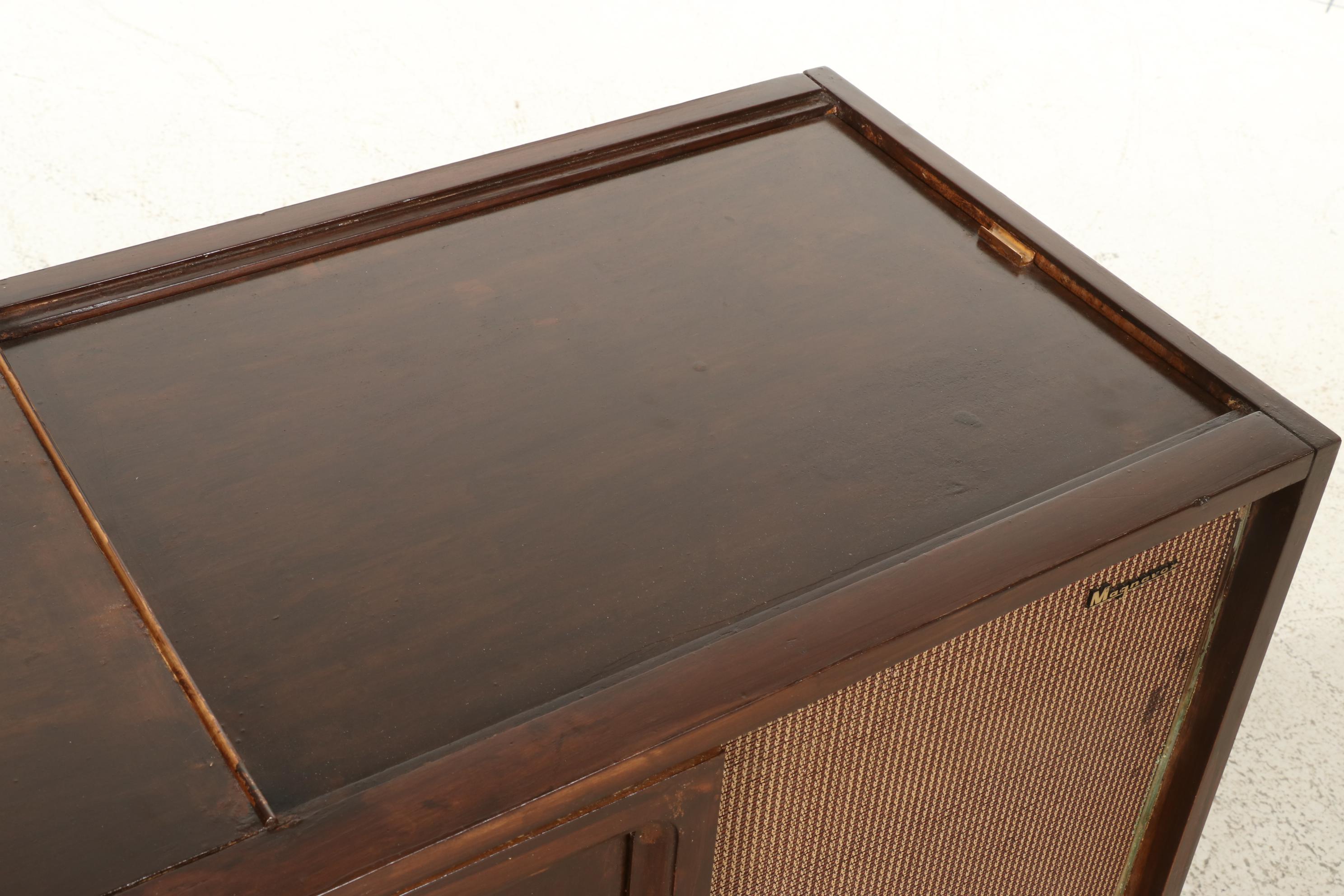 MCM Magnavox Combination Record Player and Radio in Cabinet