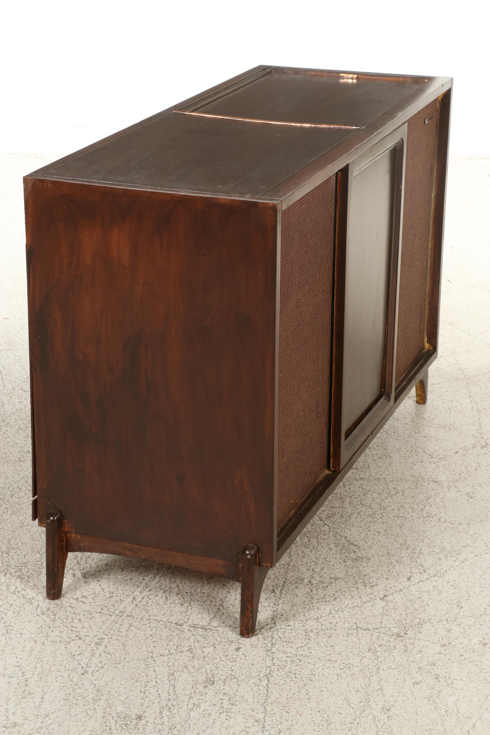 MCM Magnavox Combination Record Player and Radio in Cabinet
