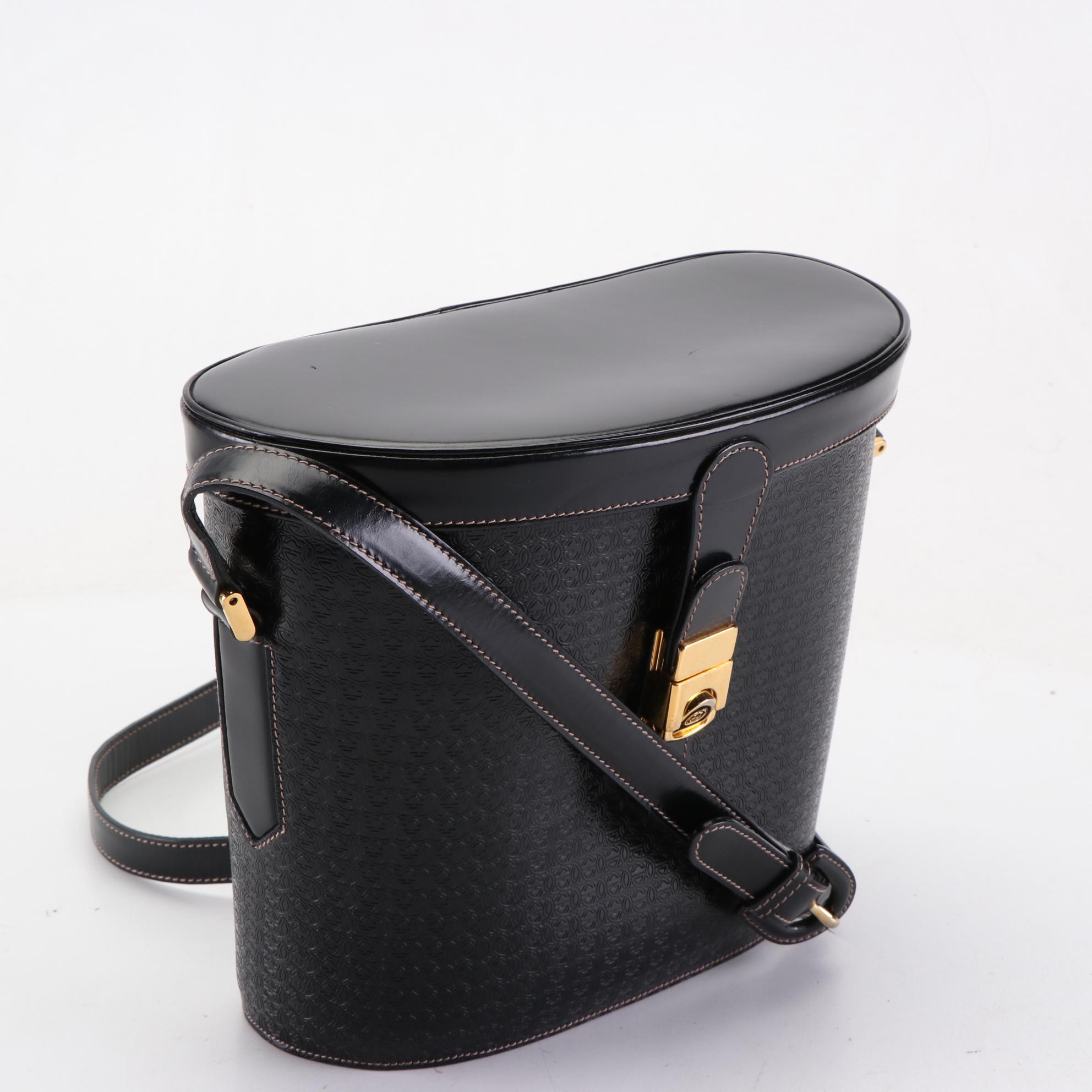 Gucci Crossbody Bag in Black Interlocking GG Embossed and Smooth Leather