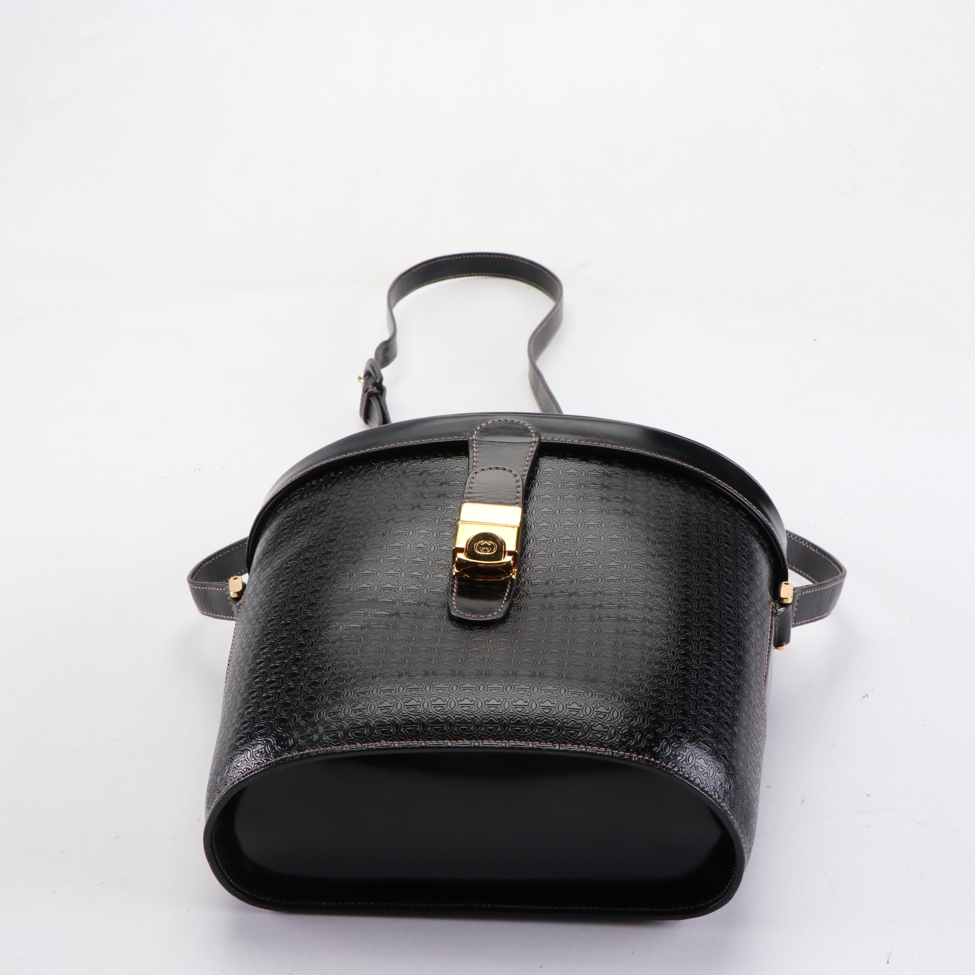 Gucci Crossbody Bag in Black Interlocking GG Embossed and Smooth Leather