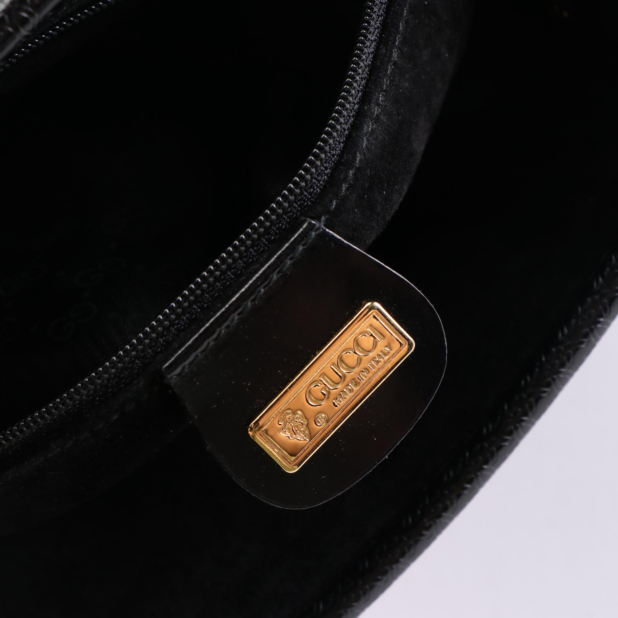 Gucci Crossbody Bag in Black Interlocking GG Embossed and Smooth Leather