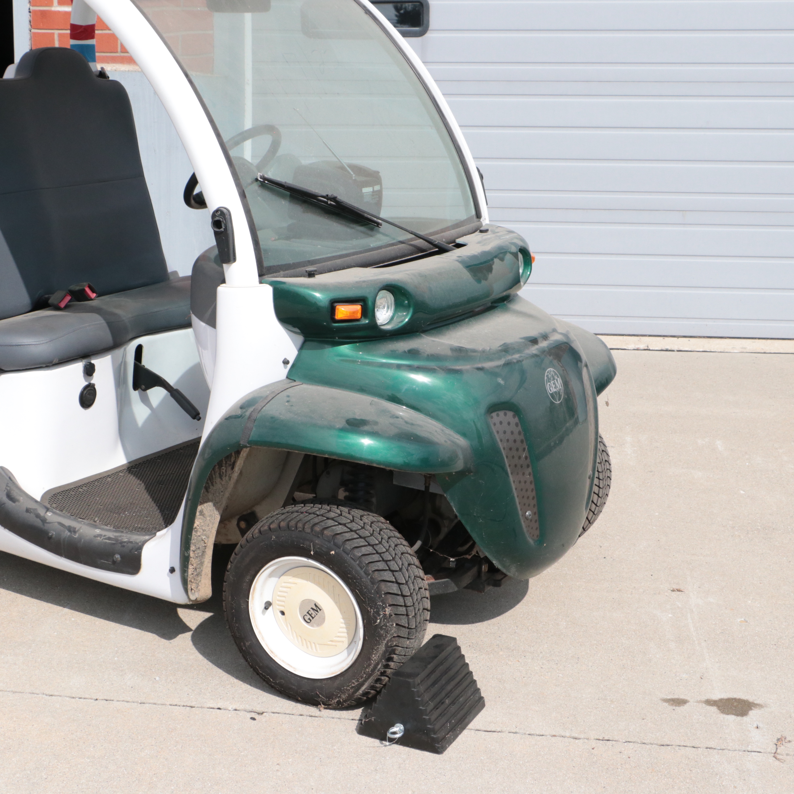 2001 GEM E825 Utility Vehicle/Golf Cart