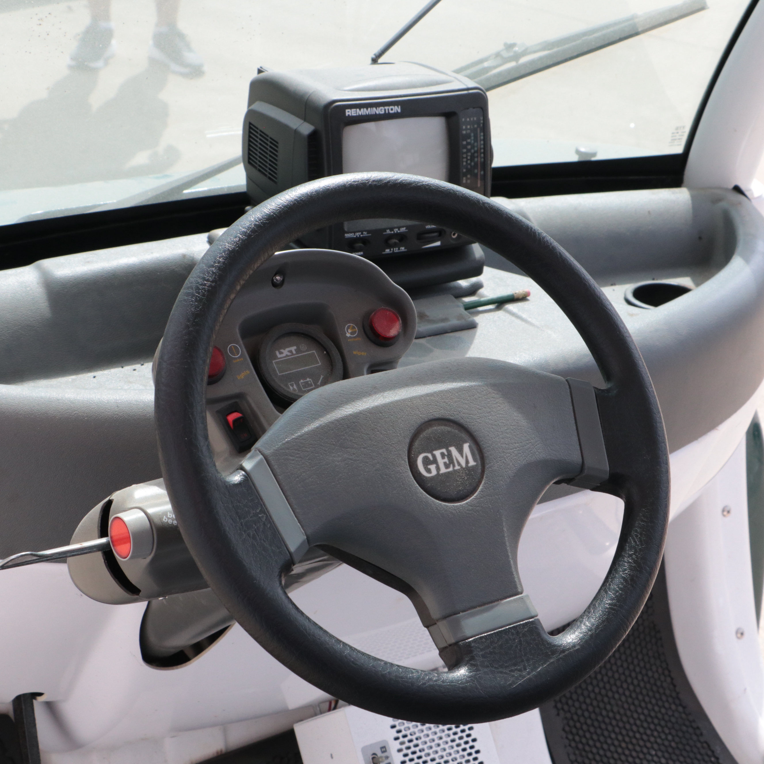 2001 GEM E825 Utility Vehicle/Golf Cart