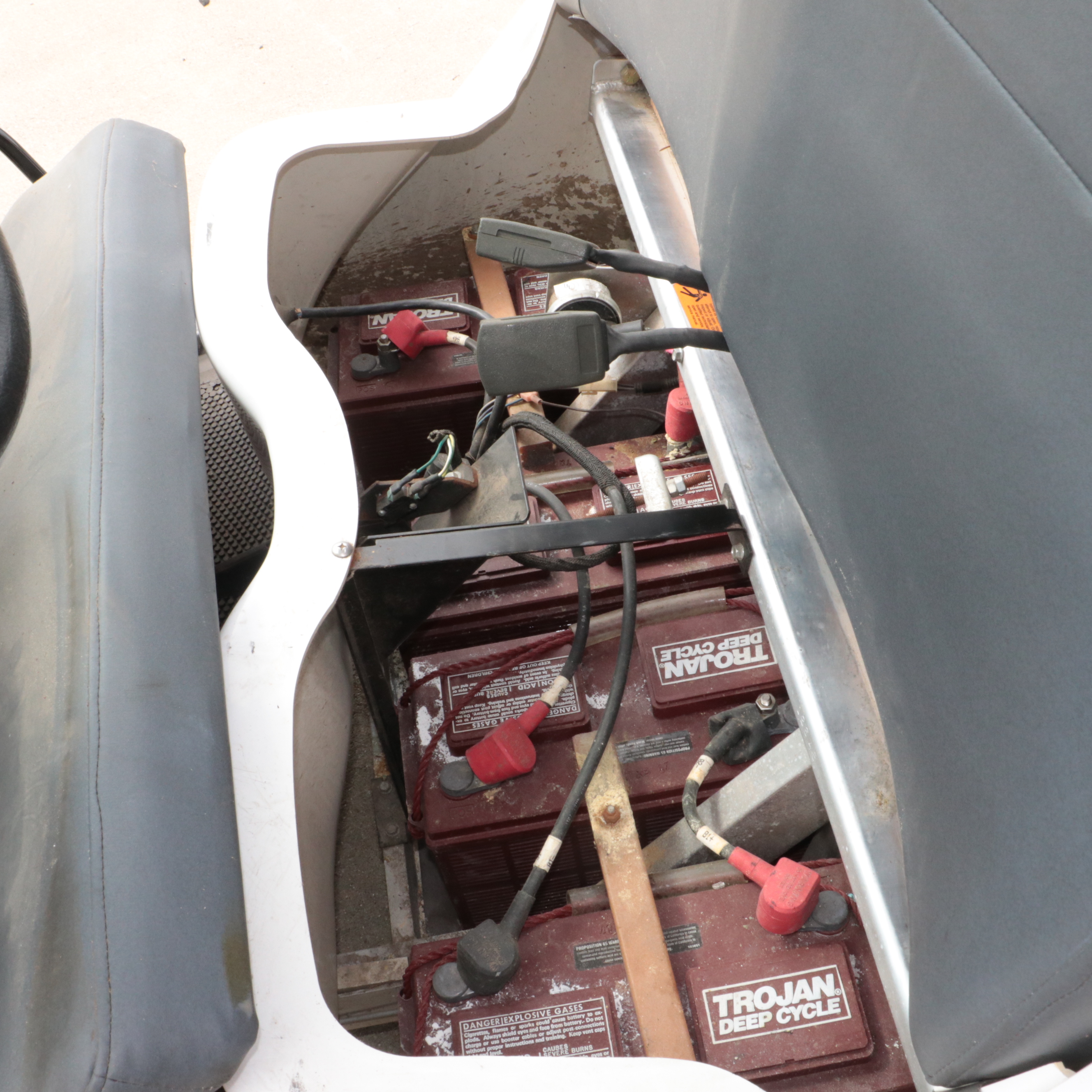 2001 GEM E825 Utility Vehicle/Golf Cart