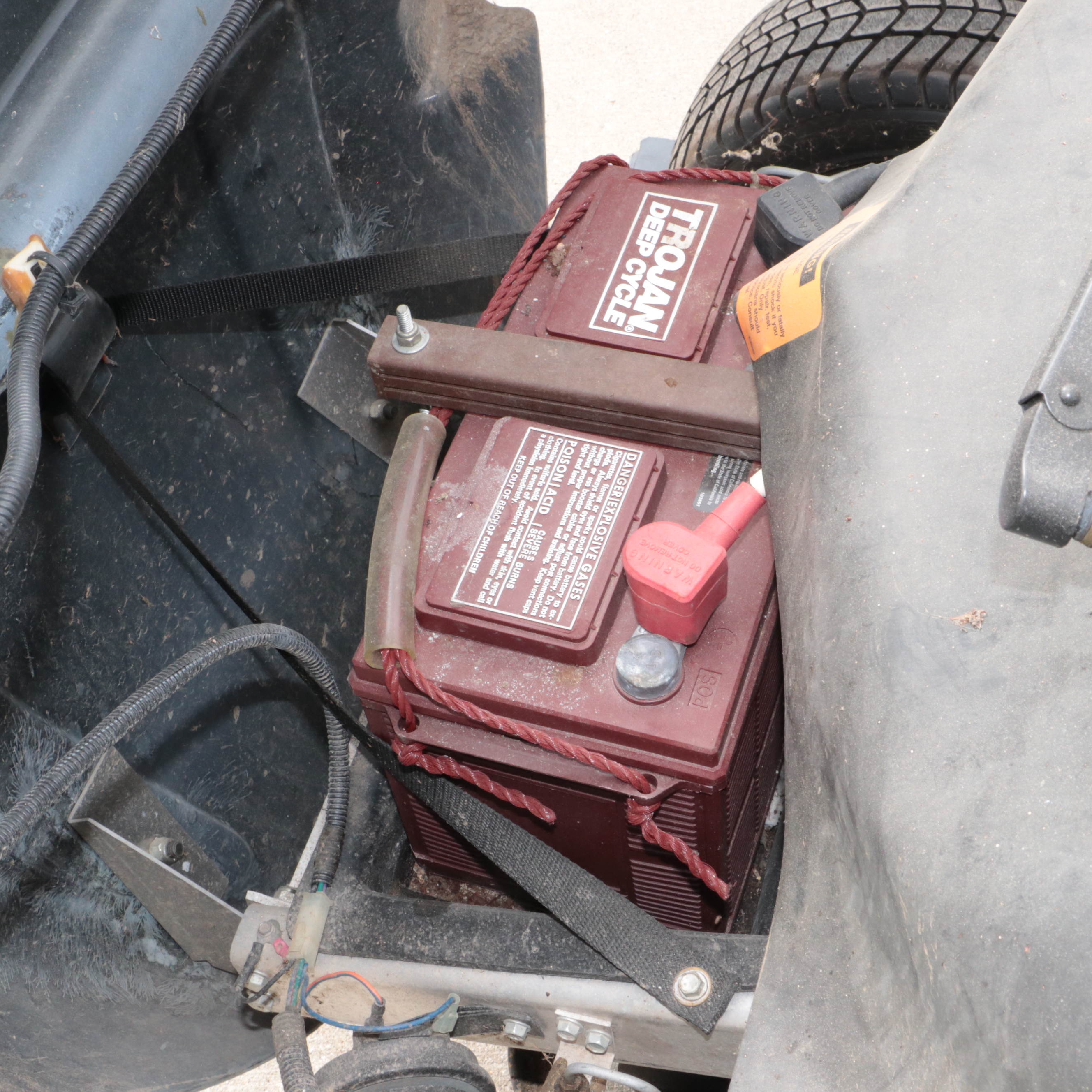 2001 GEM E825 Utility Vehicle/Golf Cart