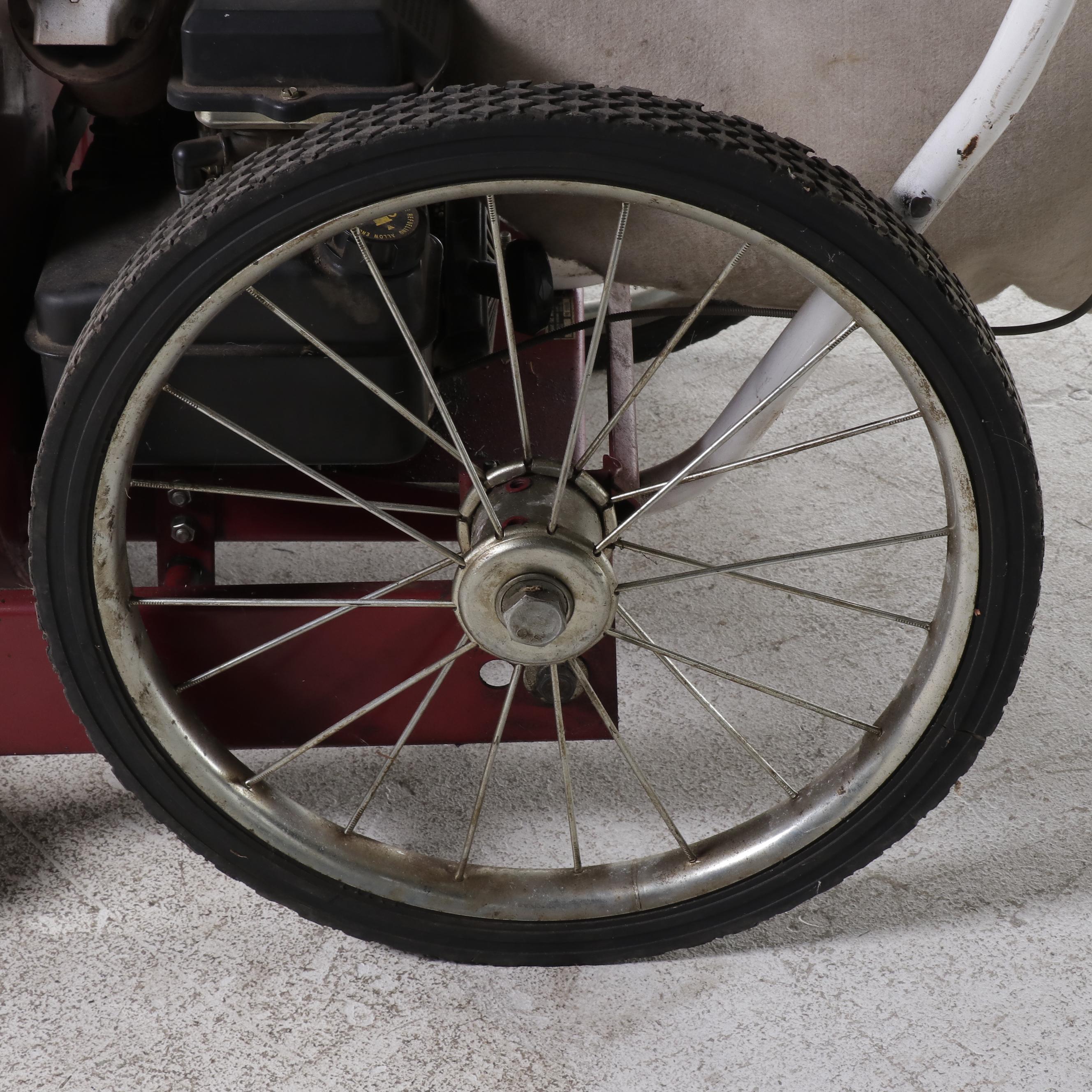 Giant Vac With Briggs & Stratton Gas-Powered Push Leaf Vacuum