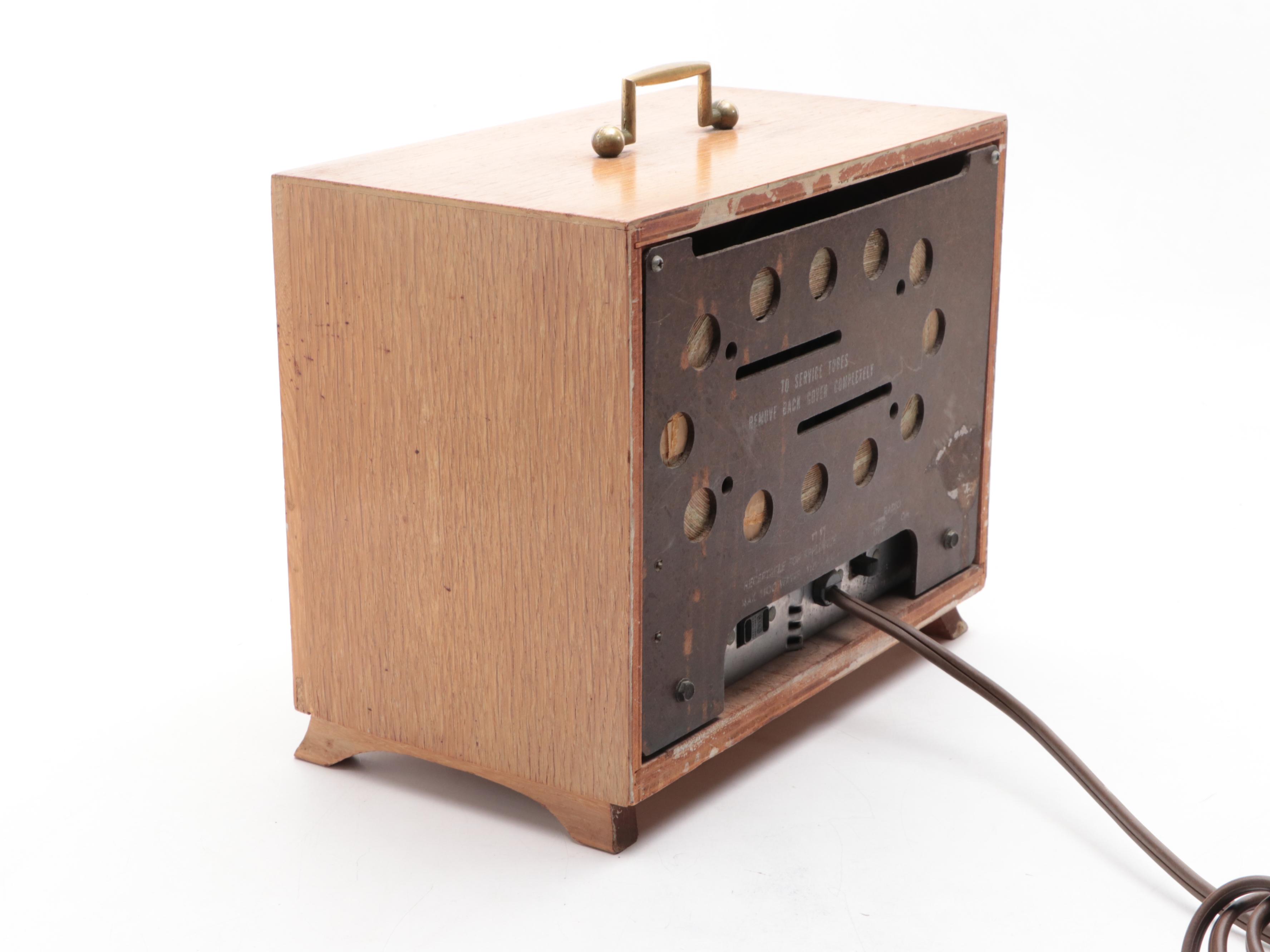 Bendix Aviation Corp Alarm Clock AM Radio in Oak Finish, Mid-20th Century