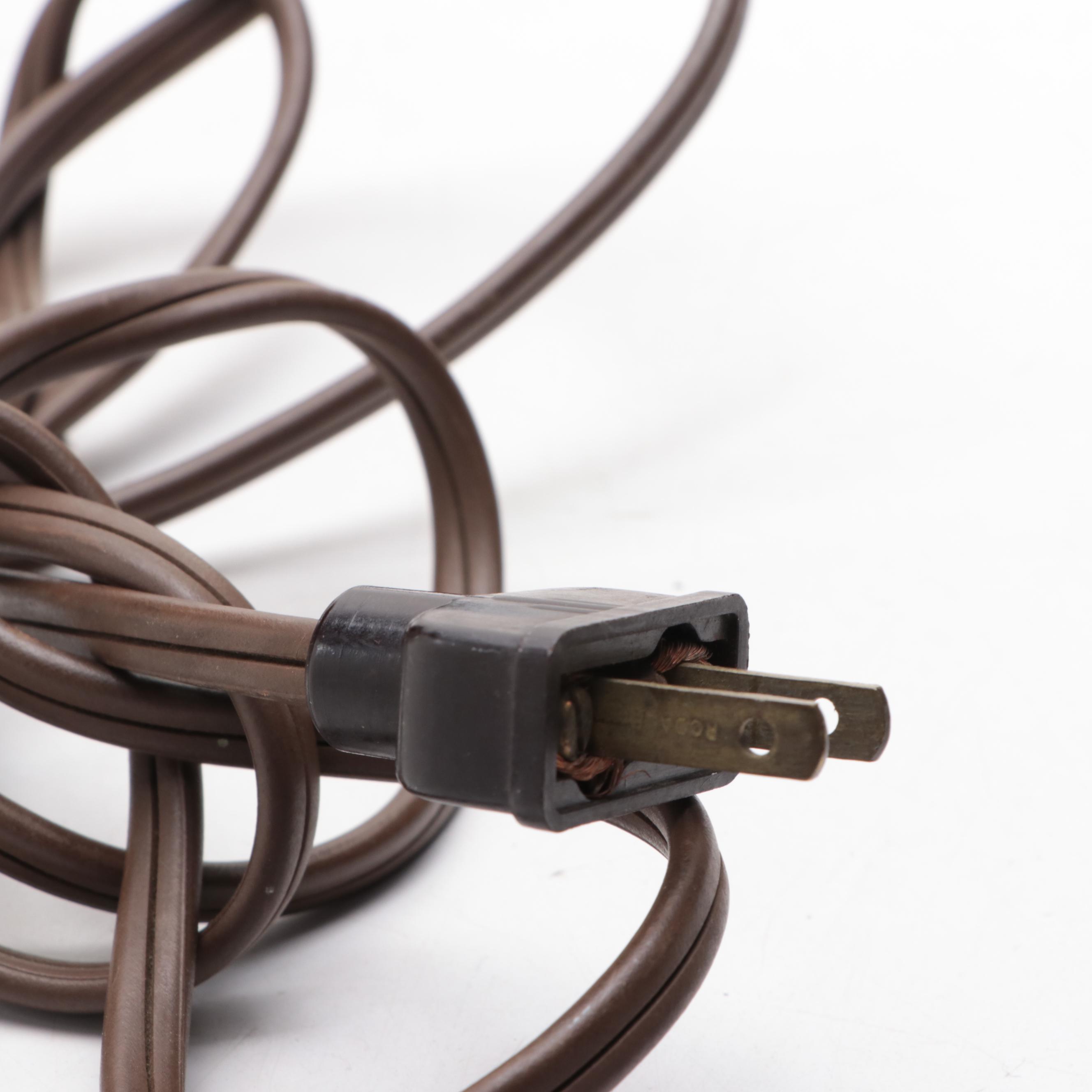 Bendix Aviation Corp Alarm Clock AM Radio in Oak Finish, Mid-20th Century