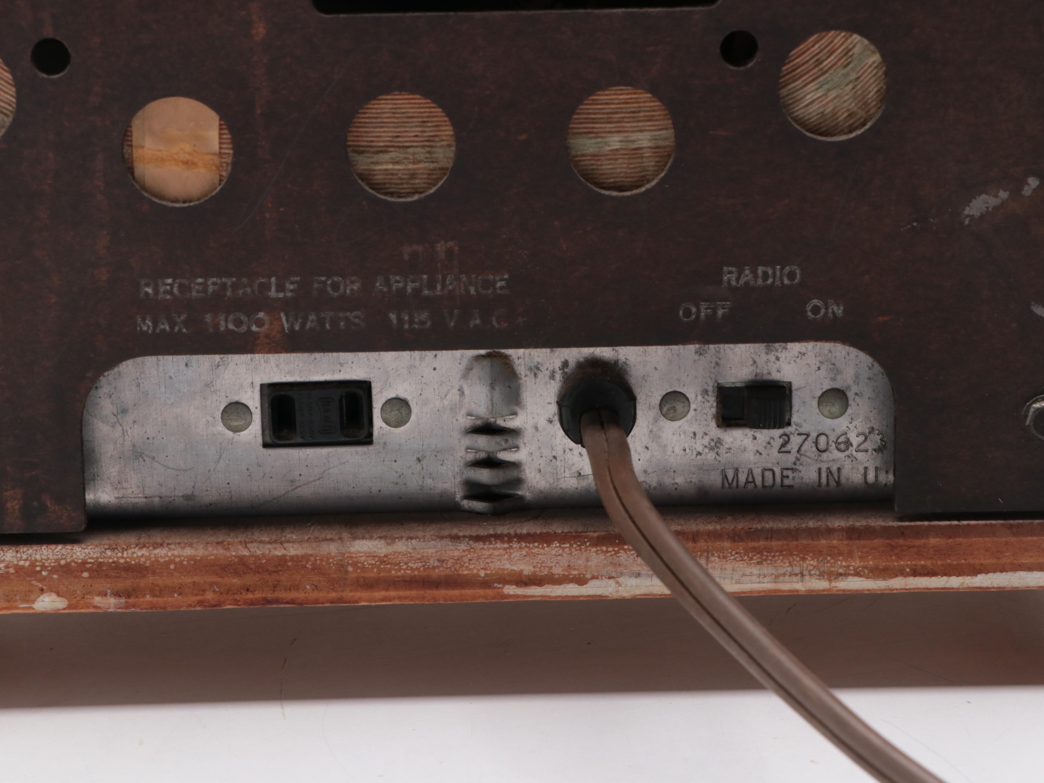 Bendix Aviation Corp Alarm Clock AM Radio in Oak Finish, Mid-20th Century