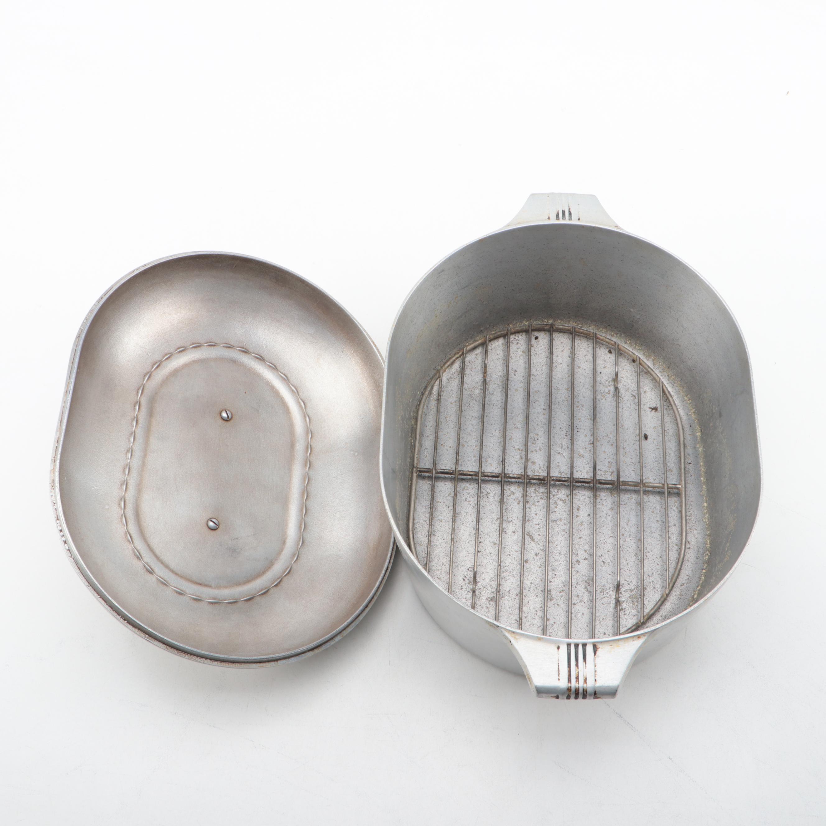 Wagner Covered Roaster with Other Speckled Black Enamel Roaster