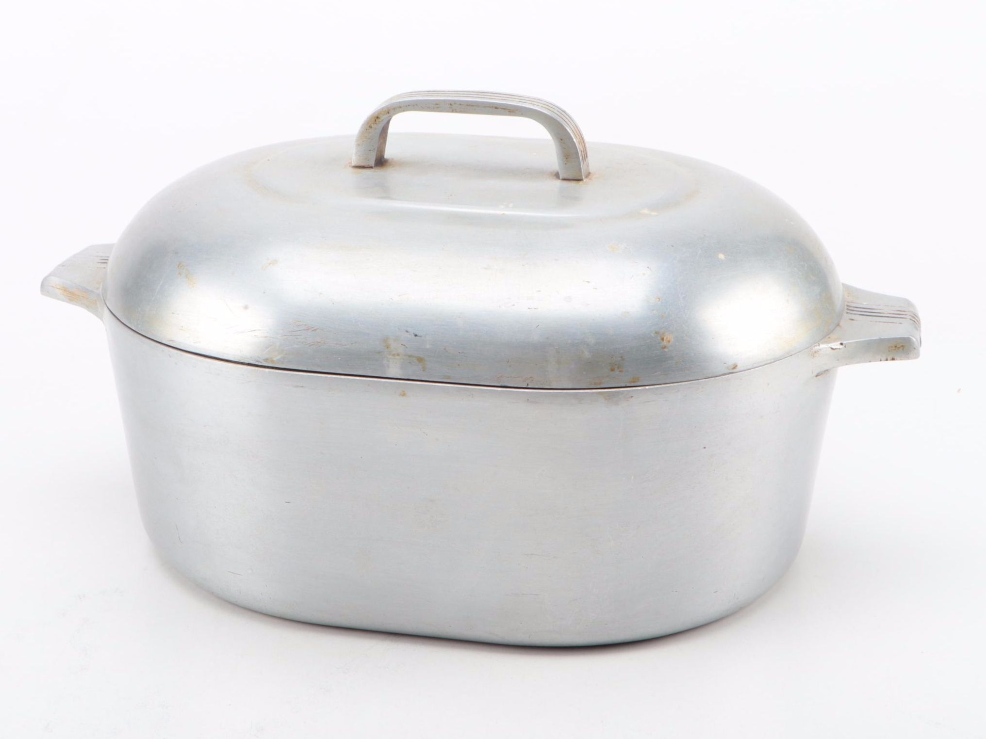 Wagner Covered Roaster with Other Speckled Black Enamel Roaster