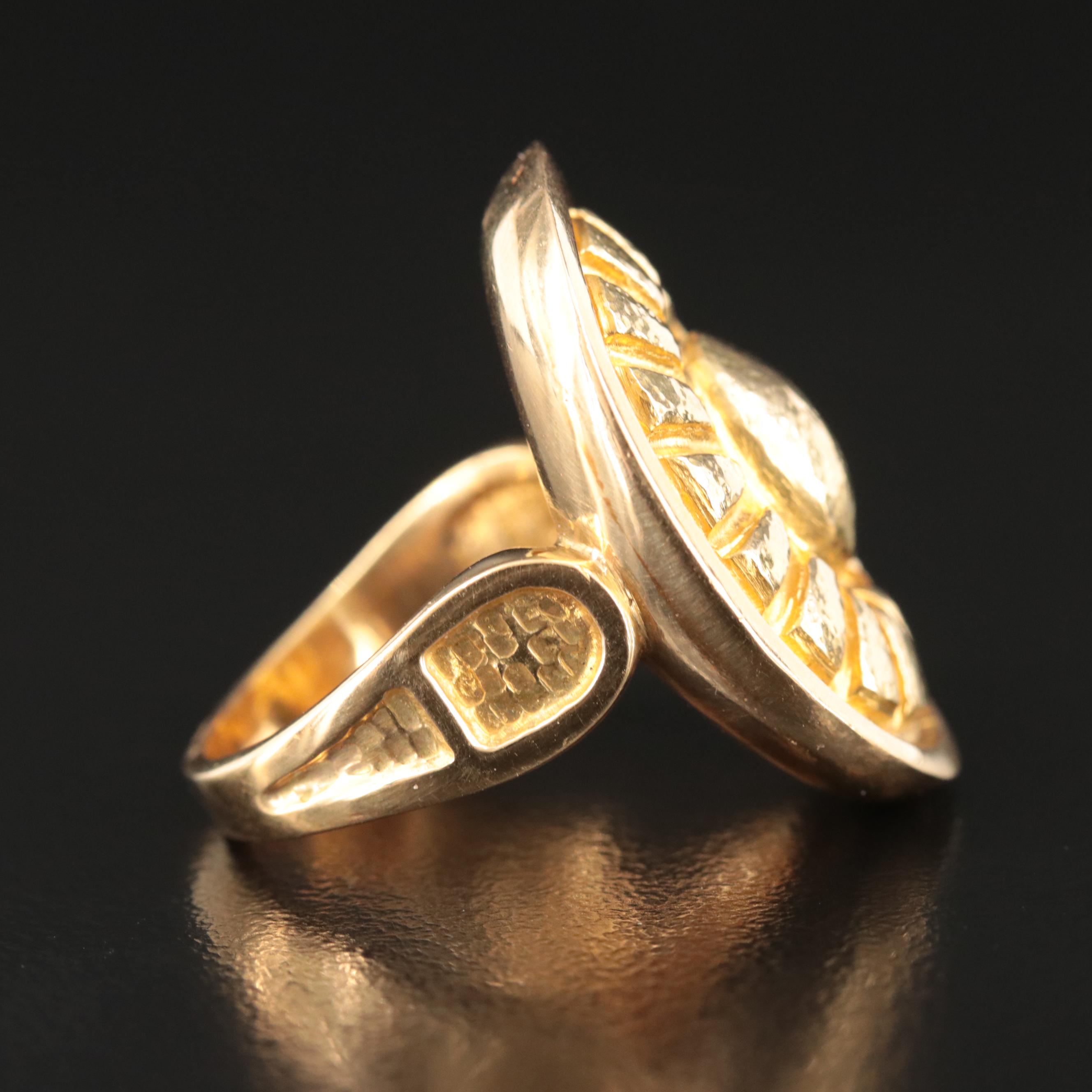 18K Oval Fluted Ring