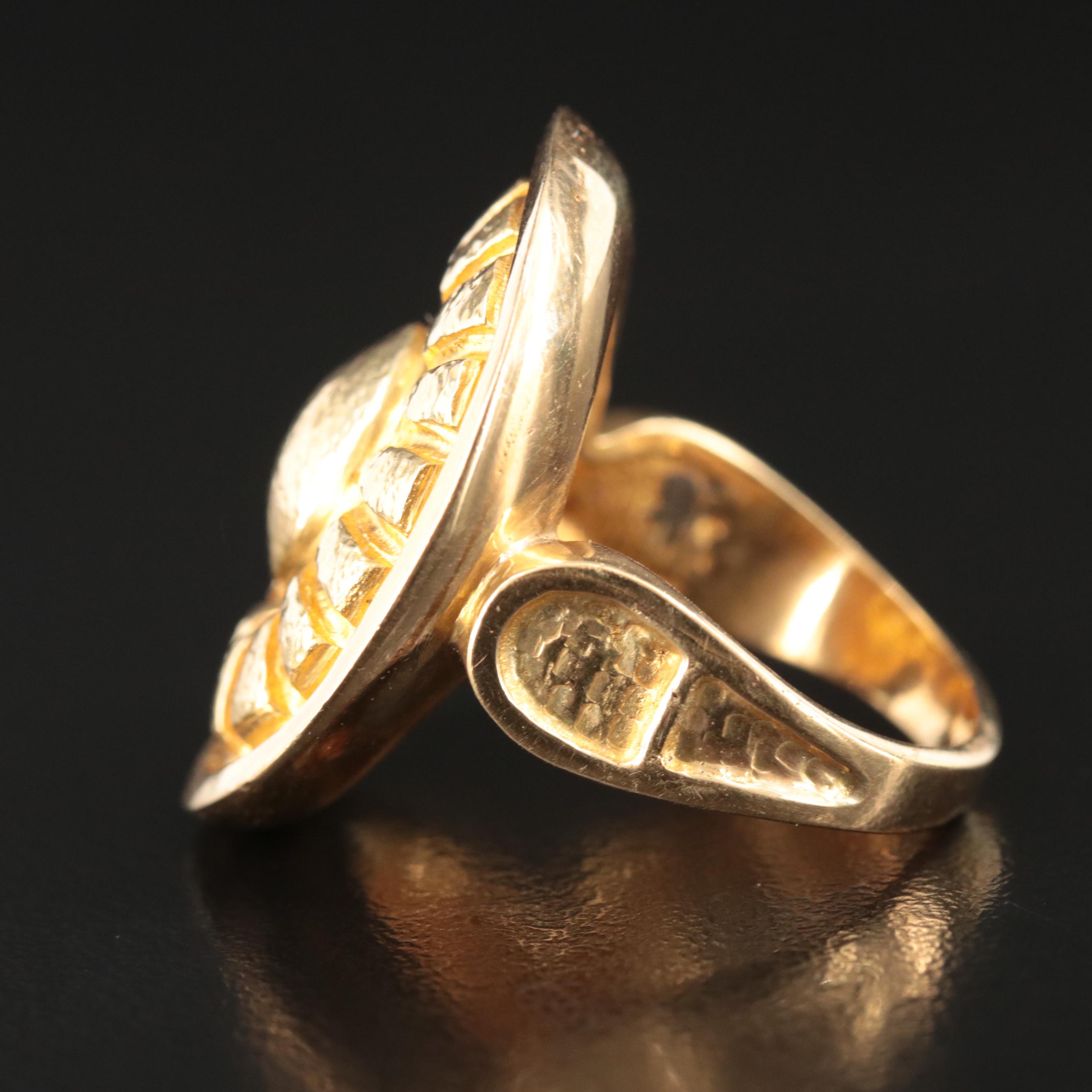 18K Oval Fluted Ring