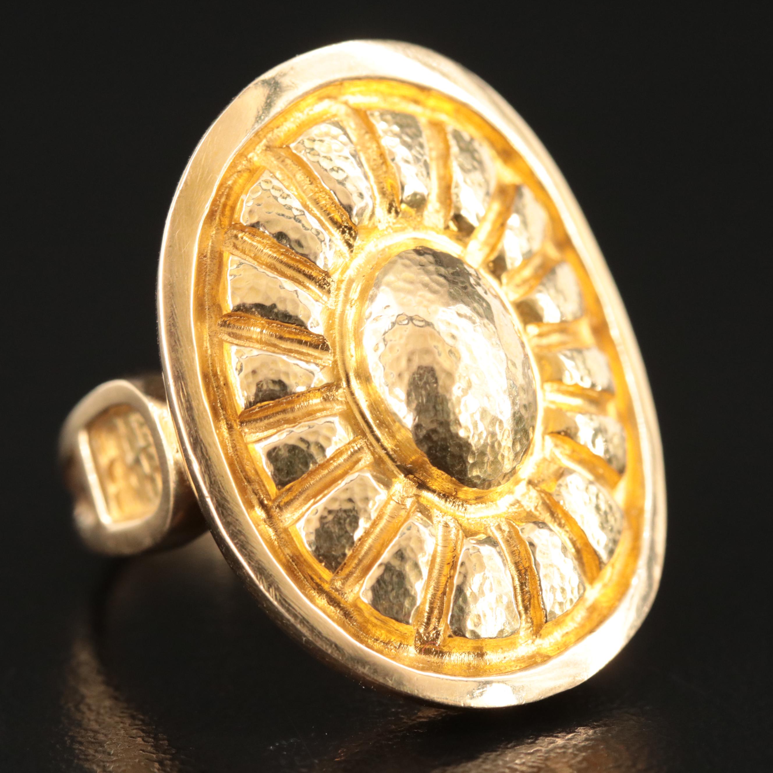 18K Oval Fluted Ring