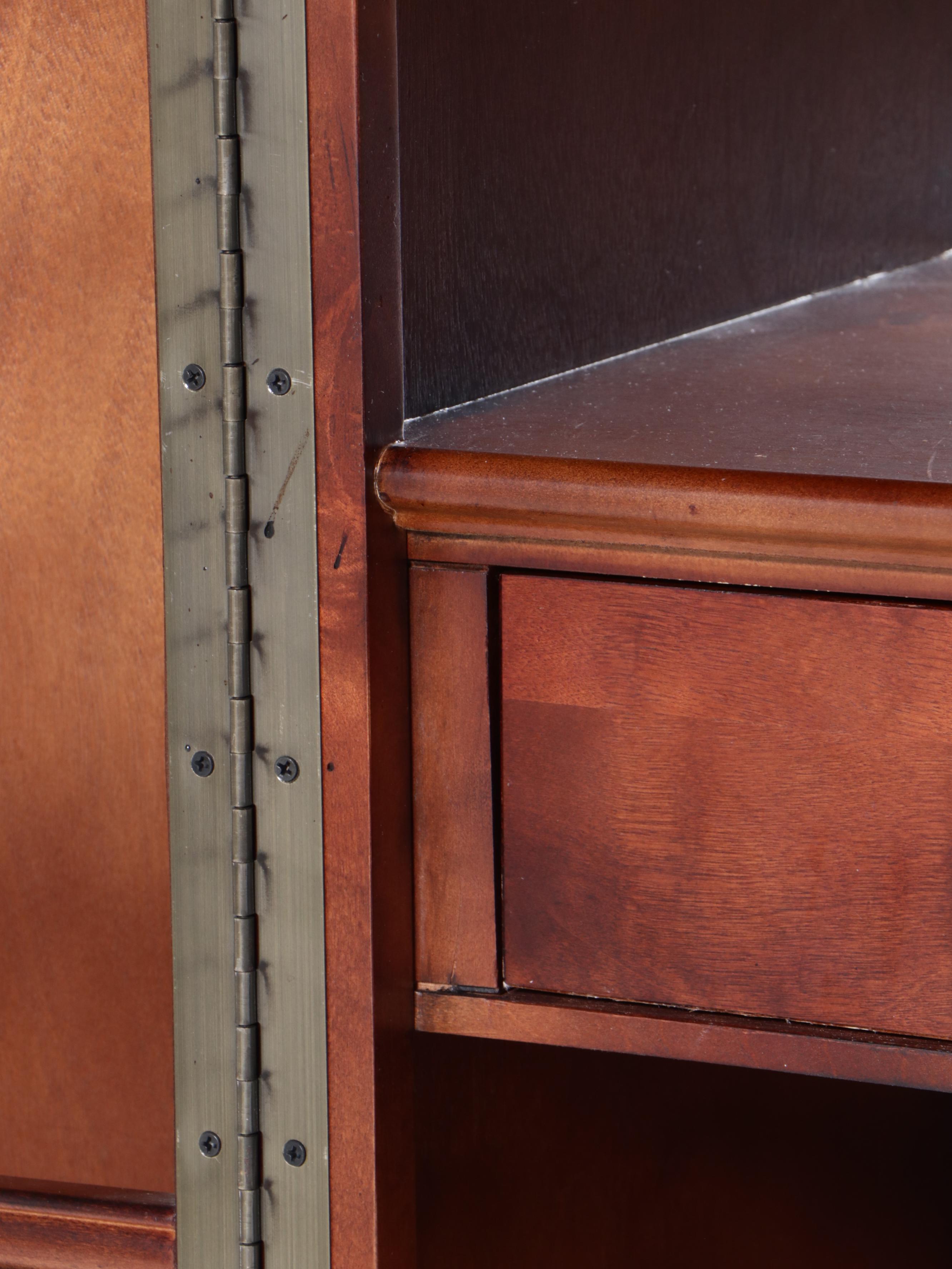 Howard Miller "Sonoma" CherrywoodStained HideaBar EBTH