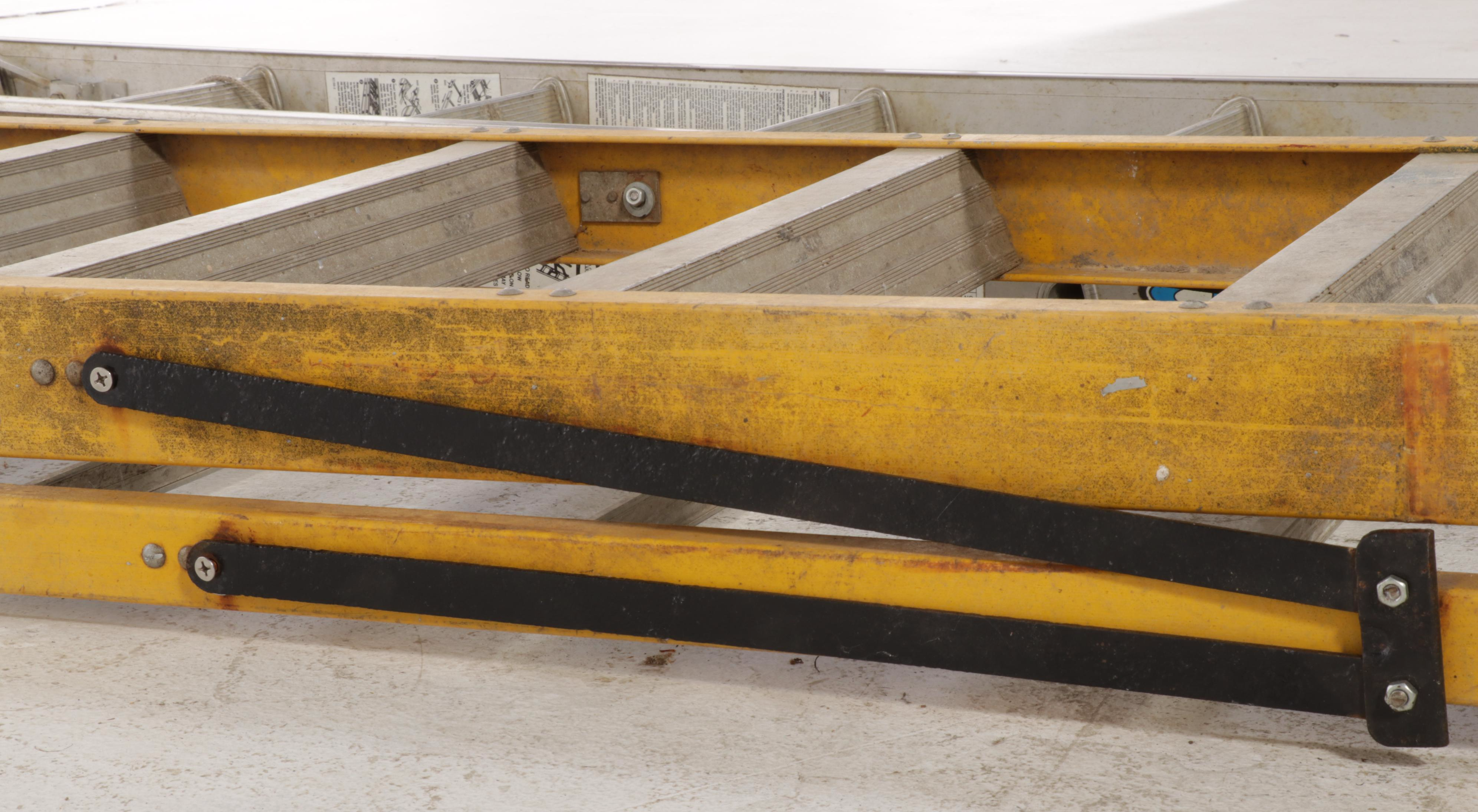 Werner Saf-T-Master D1124-2 24' Ladder with Bauer Step Ladder