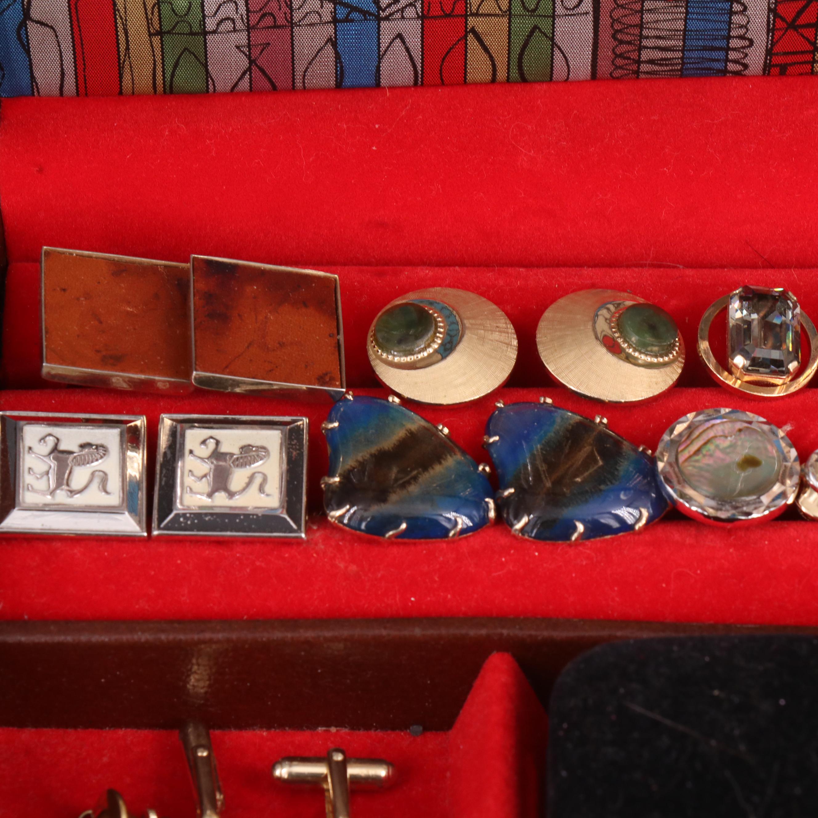 Uncommon Discoveries: Jewelry Collection