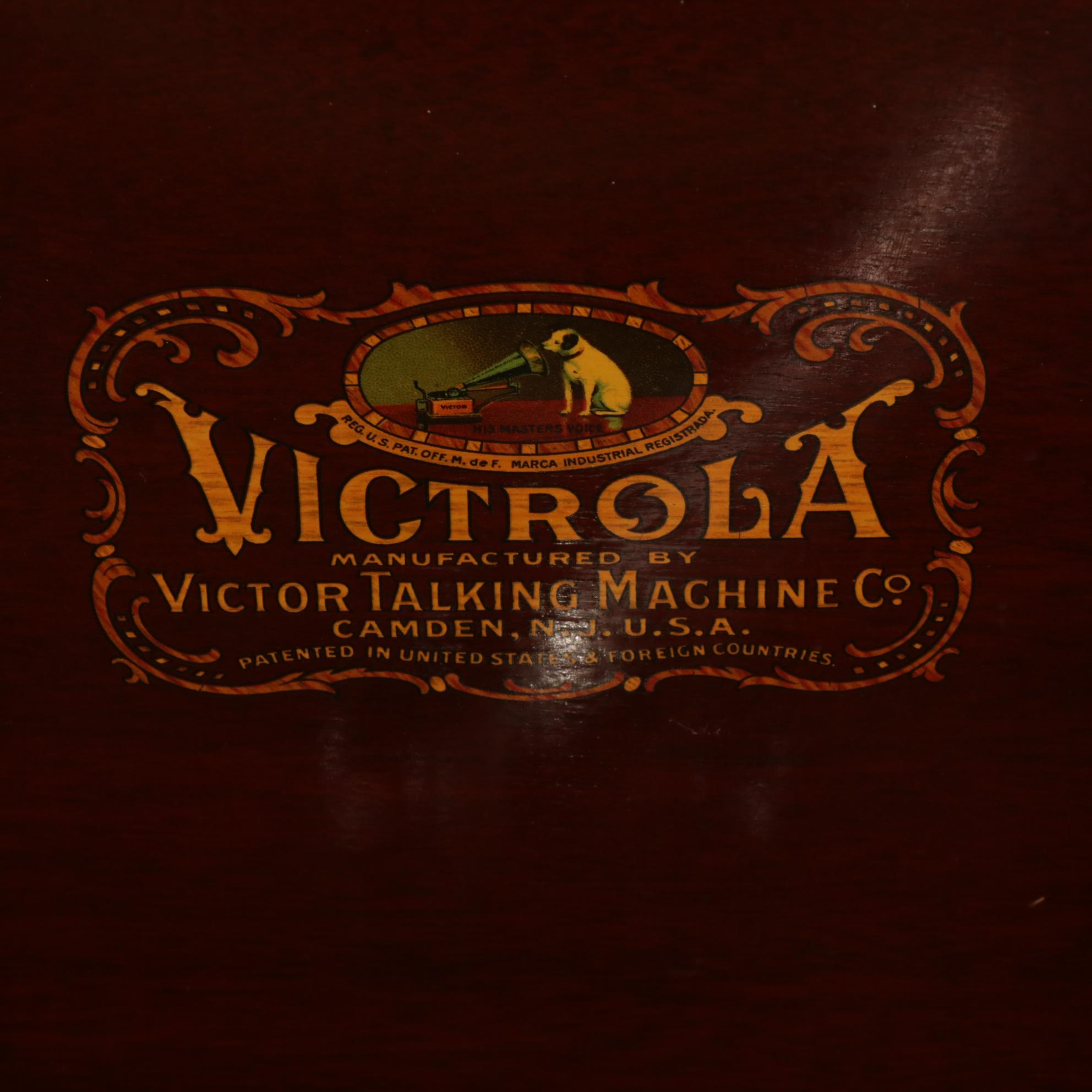 Victor Victrola VV-XI Phonograph in Mahogany Cabinet, Circa 1915