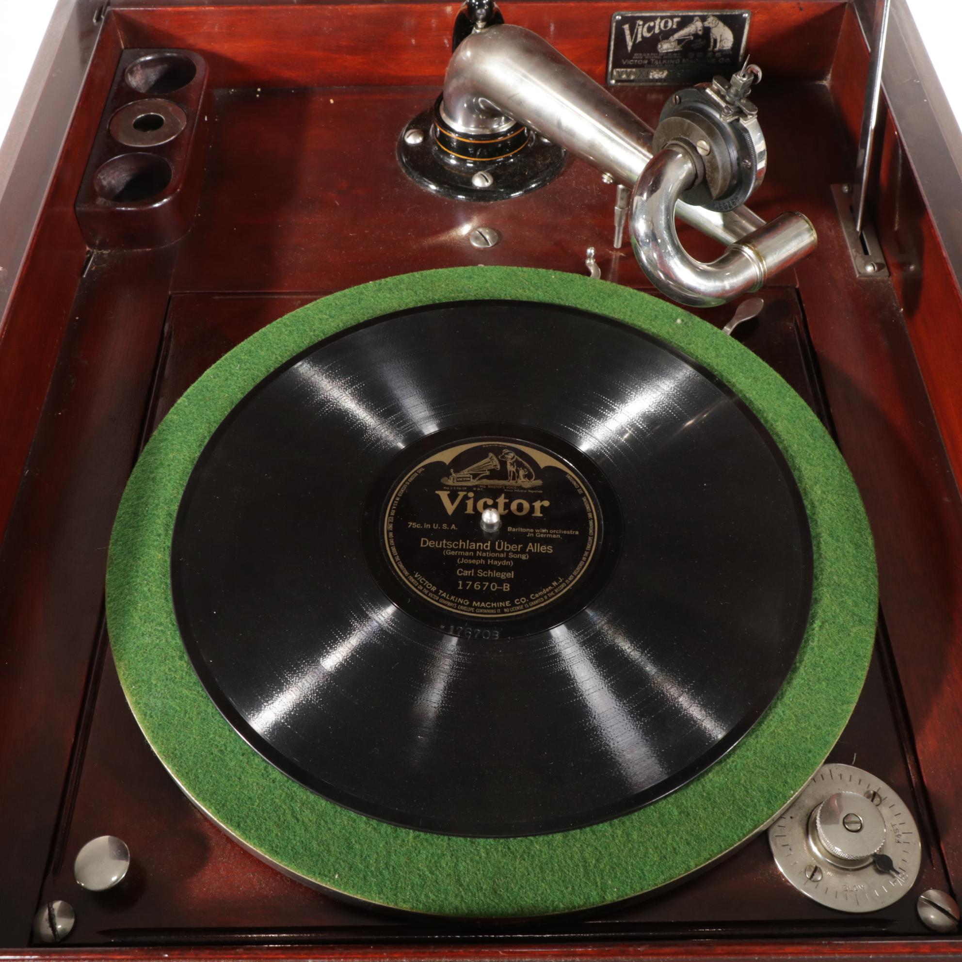 Victor Victrola VV-XI Phonograph in Mahogany Cabinet, Circa 1915
