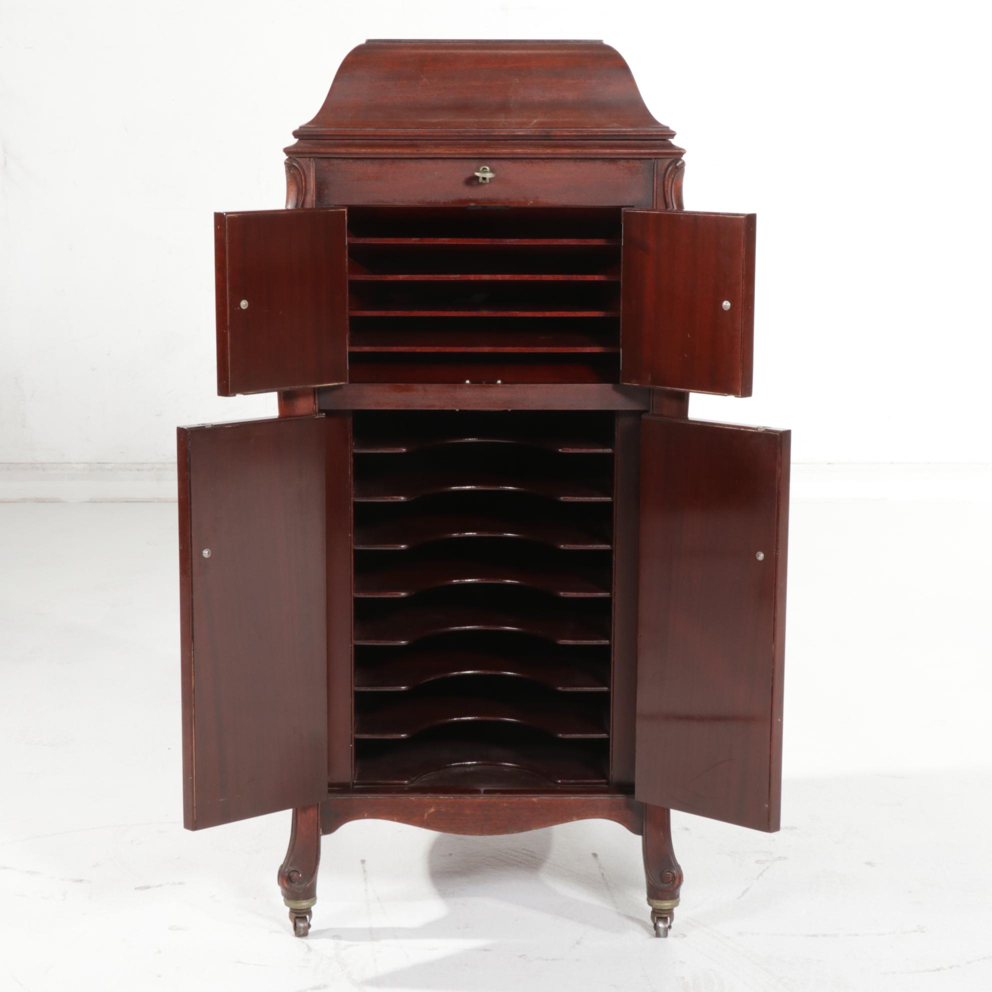 Victor Victrola VV-XI Phonograph in Mahogany Cabinet, Circa 1915