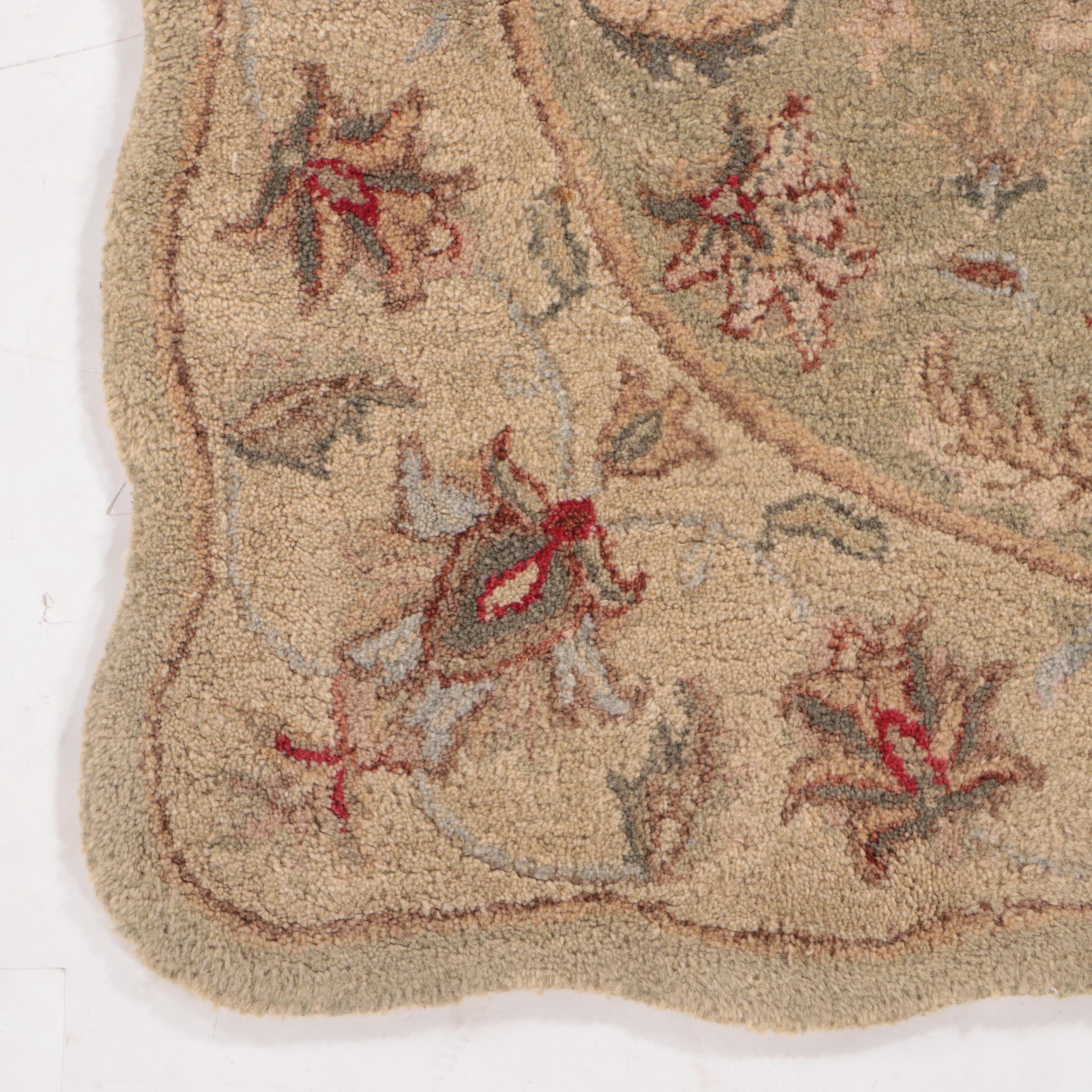 4' x 4' Hand-Tufted French Aubusson Style Scallop Edge Accent Rug