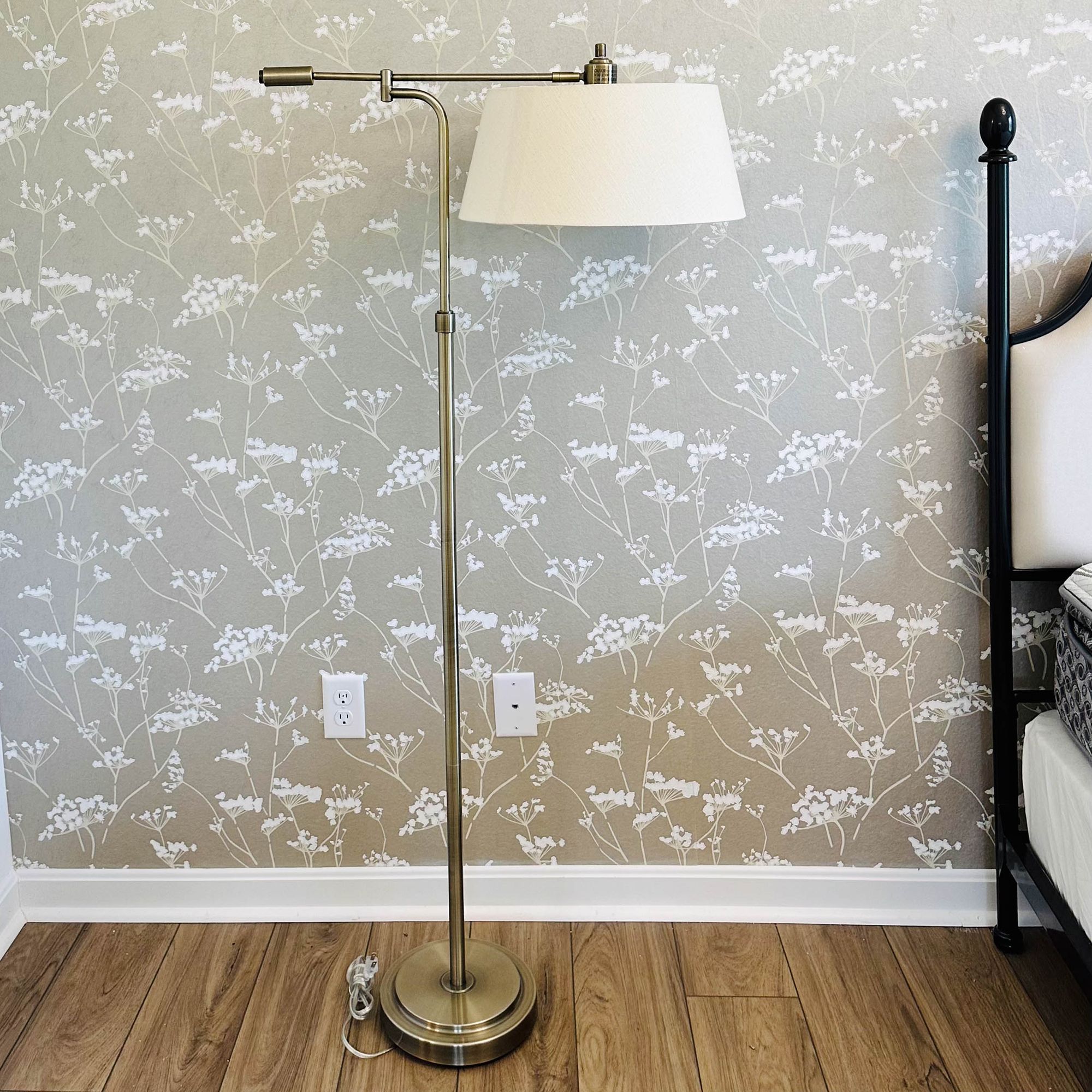 Oiled Brass Finish Contemporary Metal Floor Lamp