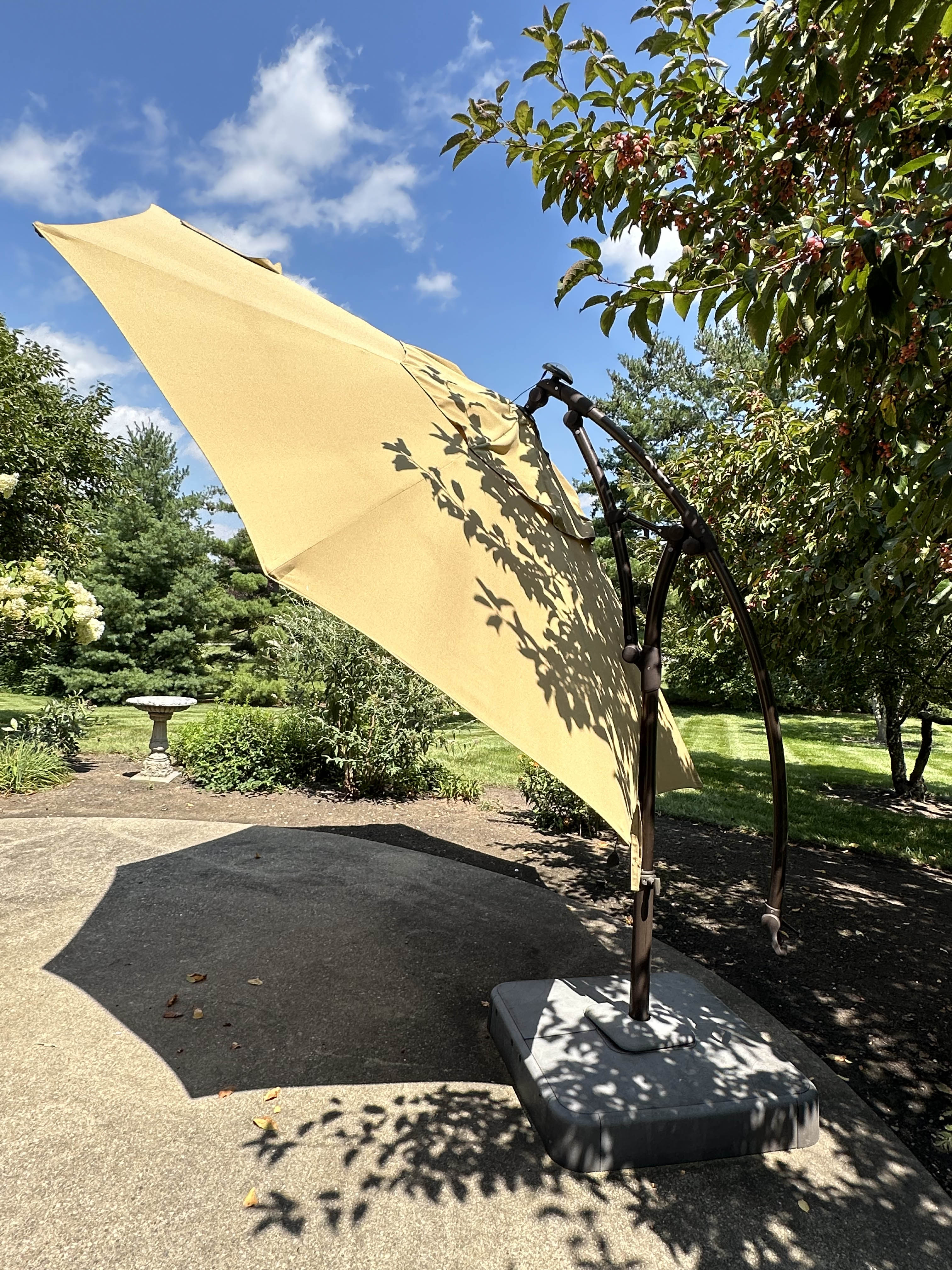 10' Cantilevered Patio Umbrella