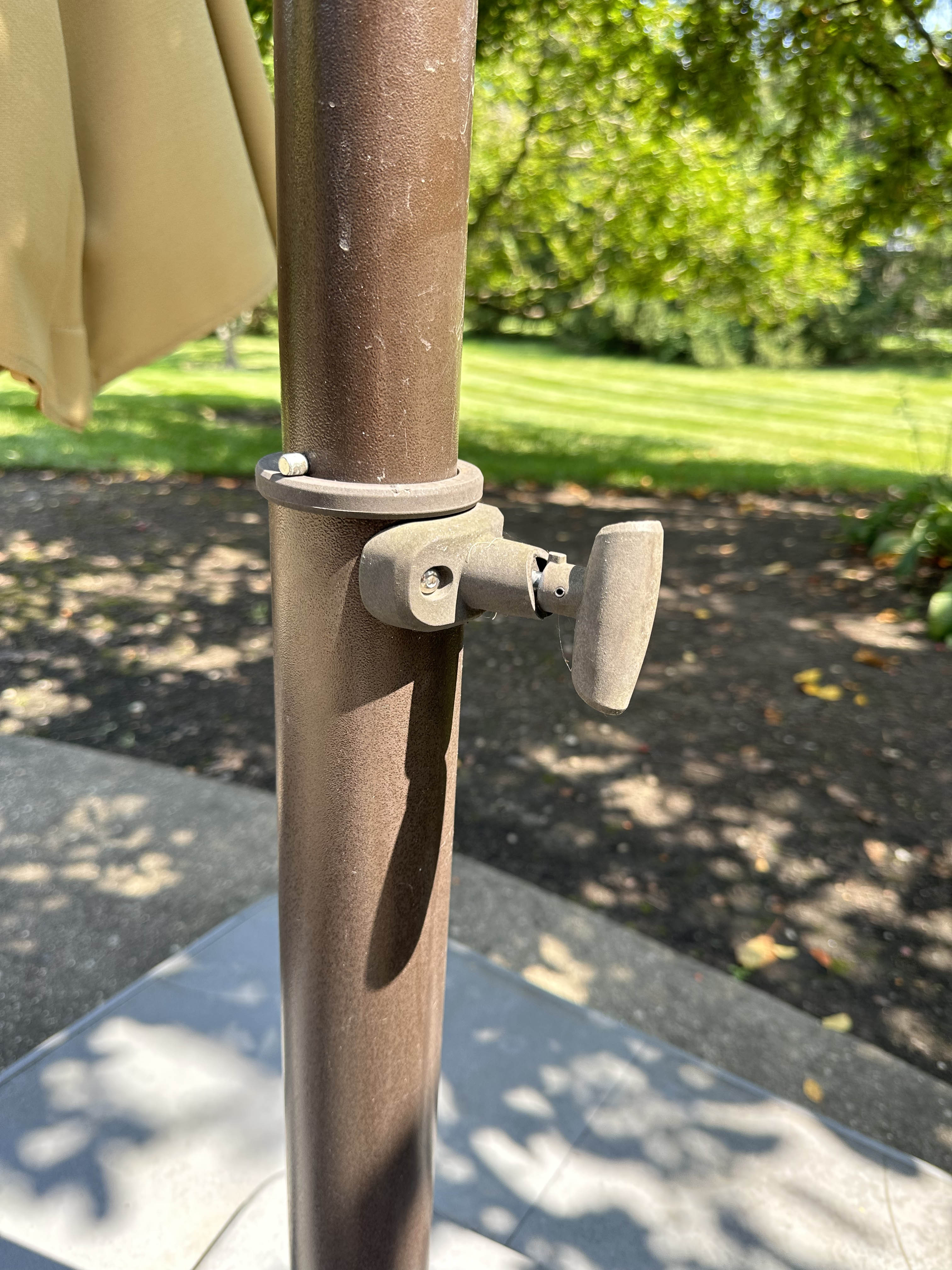 10' Cantilevered Patio Umbrella