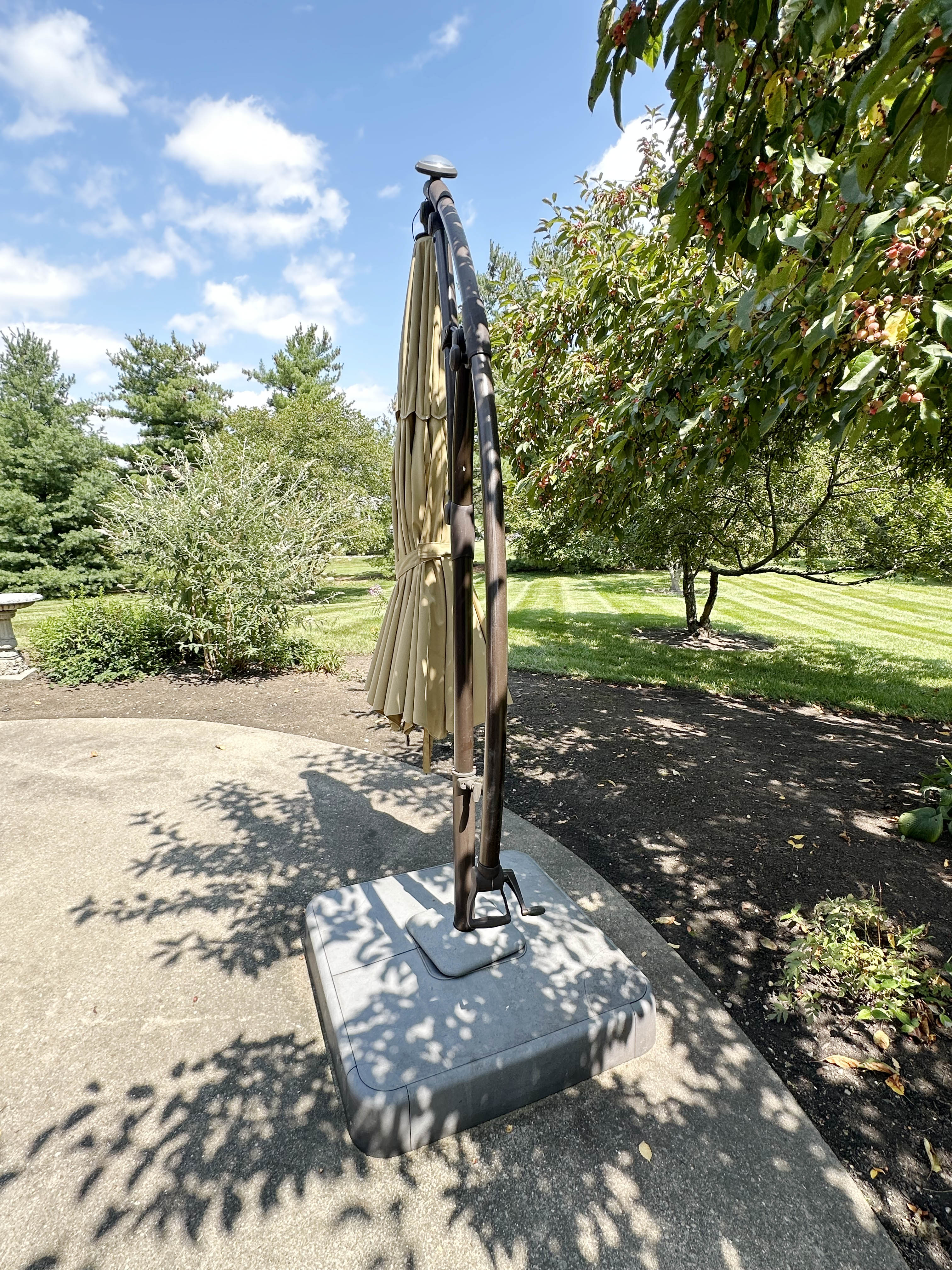 10' Cantilevered Patio Umbrella