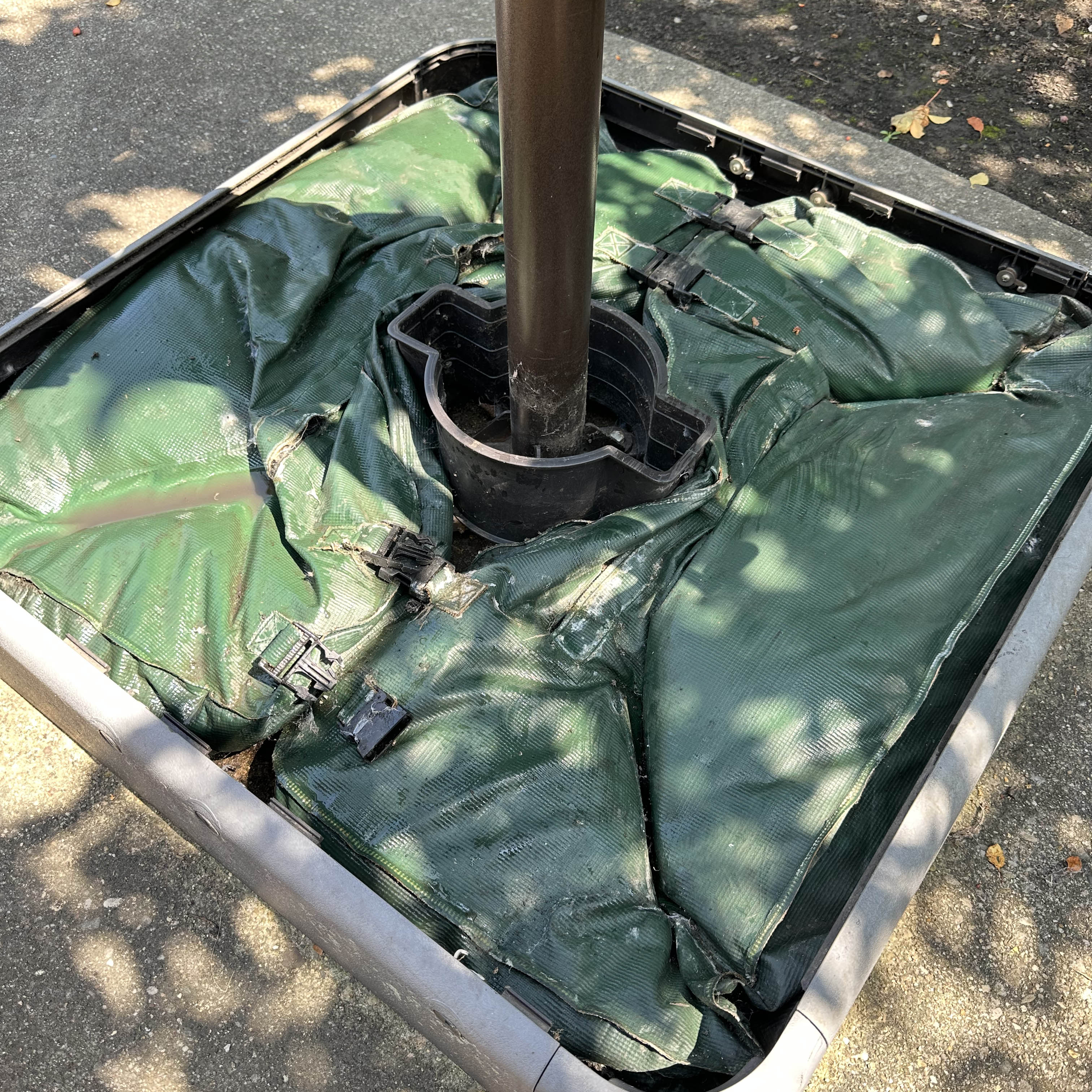 10' Cantilevered Patio Umbrella