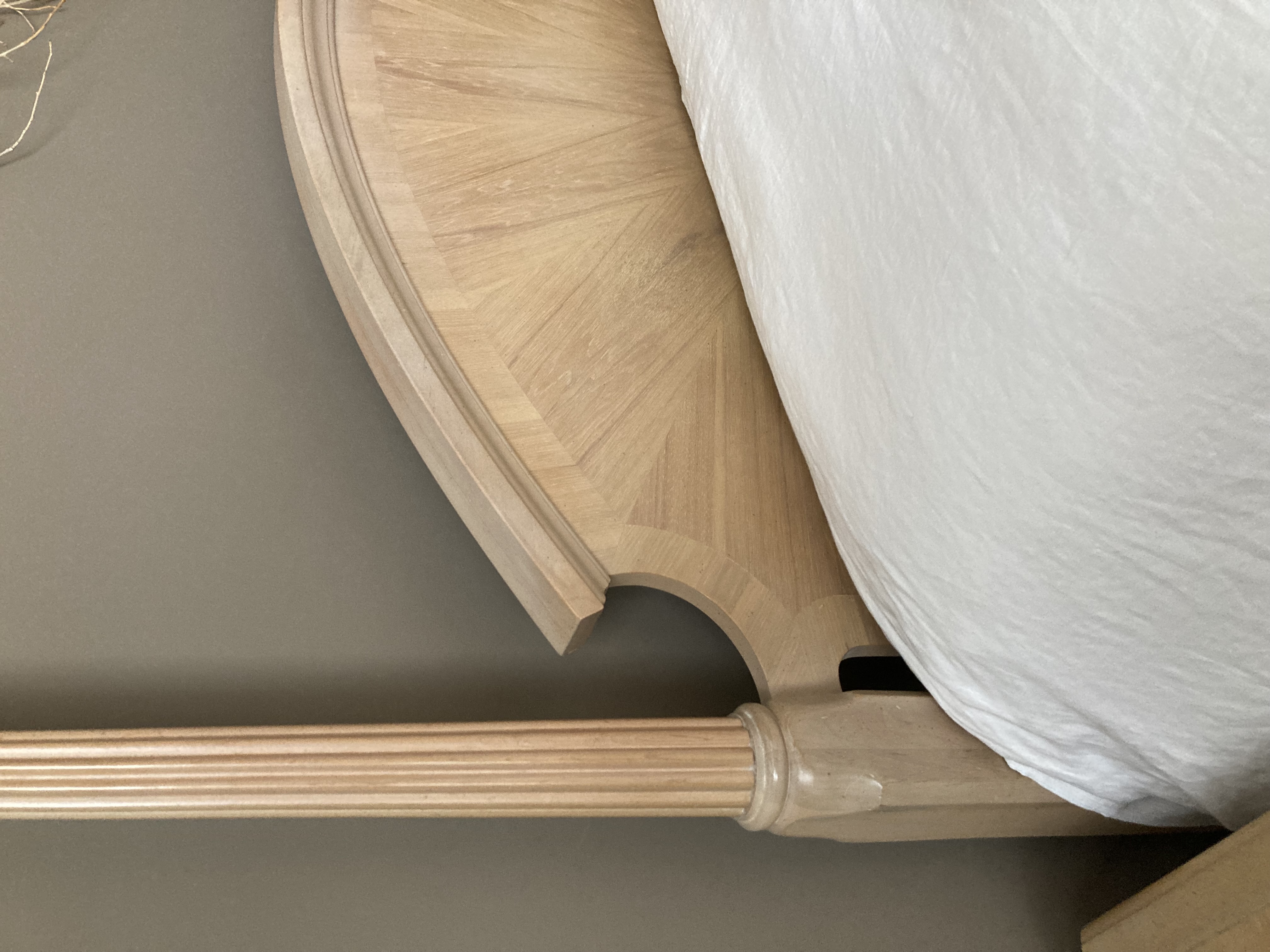 Bernhardt Reeded Four-Poster Blonde Oak King Bed and Nightstands