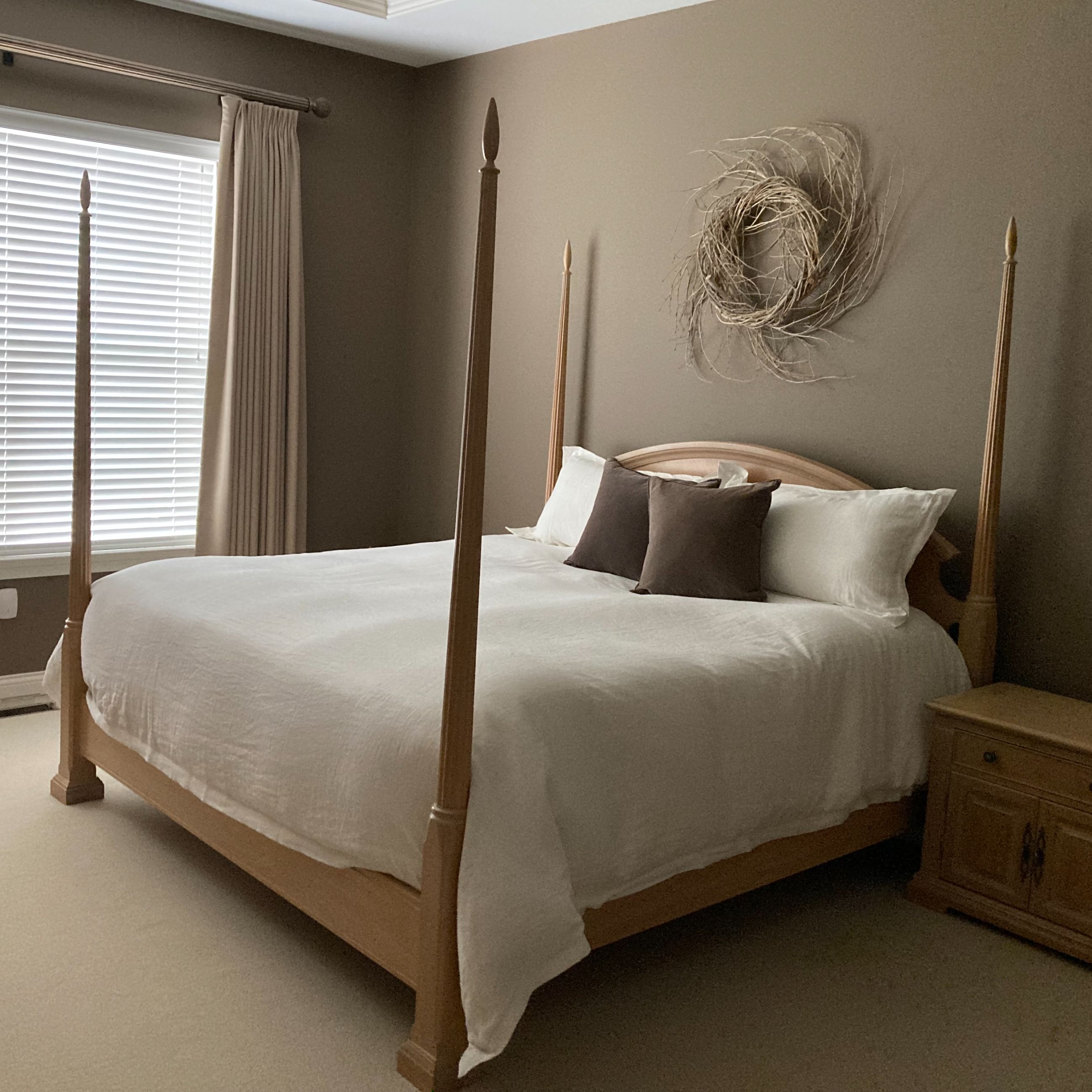 Bernhardt Reeded Four-Poster Blonde Oak King Bed and Nightstands