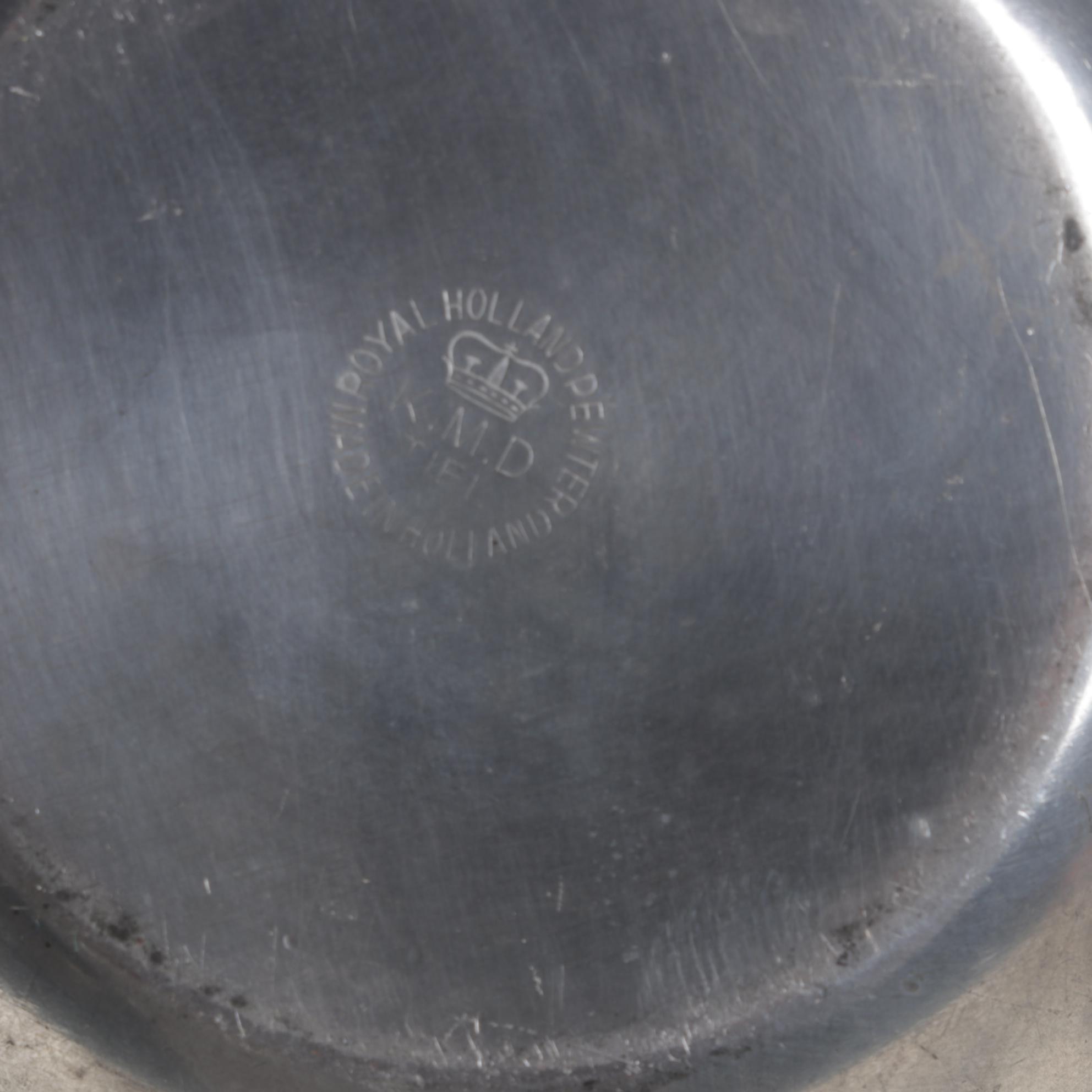 Metronome De Maelzel No 309, with St Clair Paperweights and Other Décor