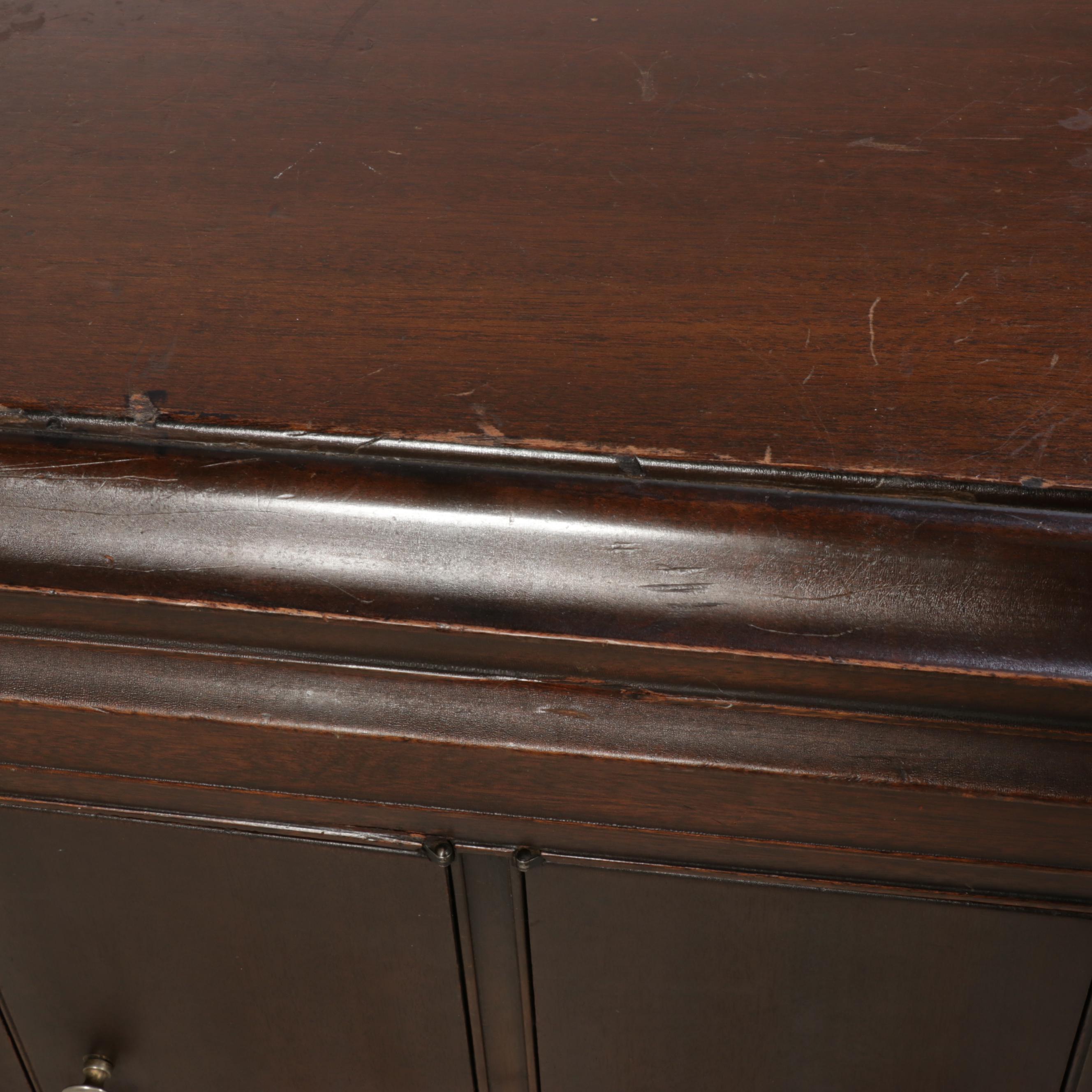 Victor Victrola Talking Machine VV-210 in Mahogany