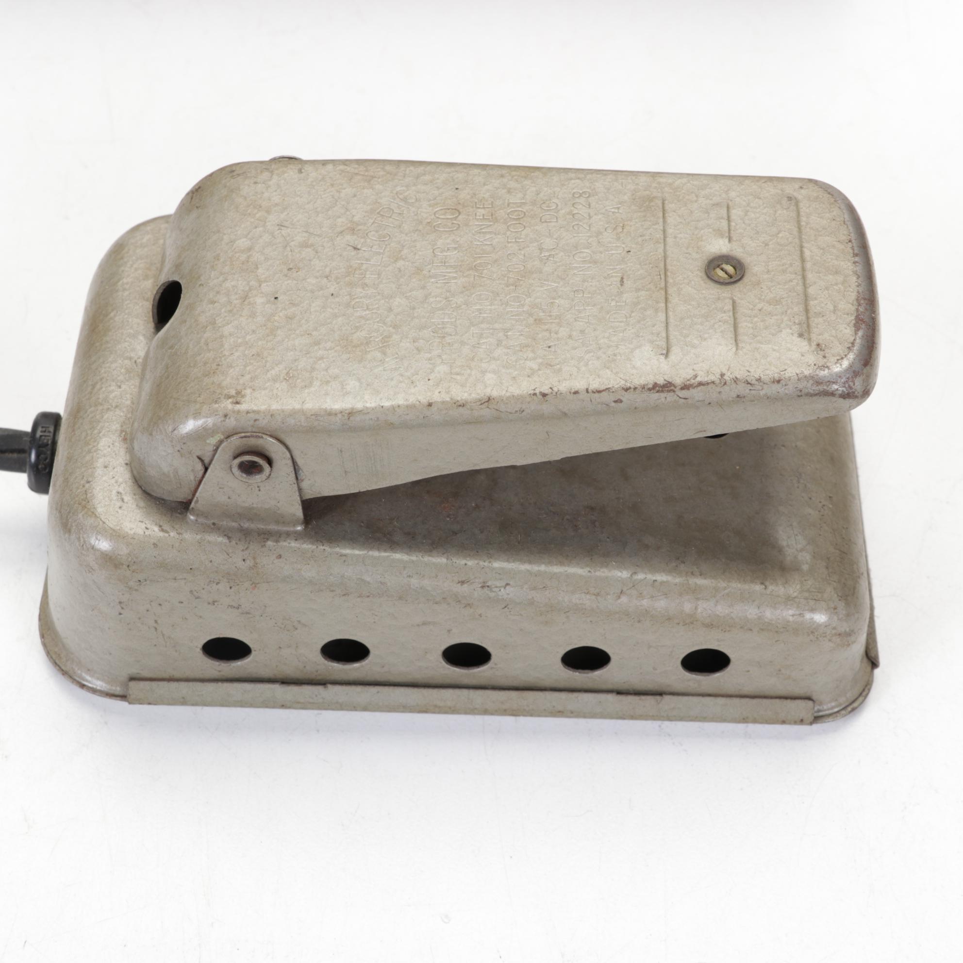 White Sewing Machine 628 Series with Added Light, Pedal and Accessories