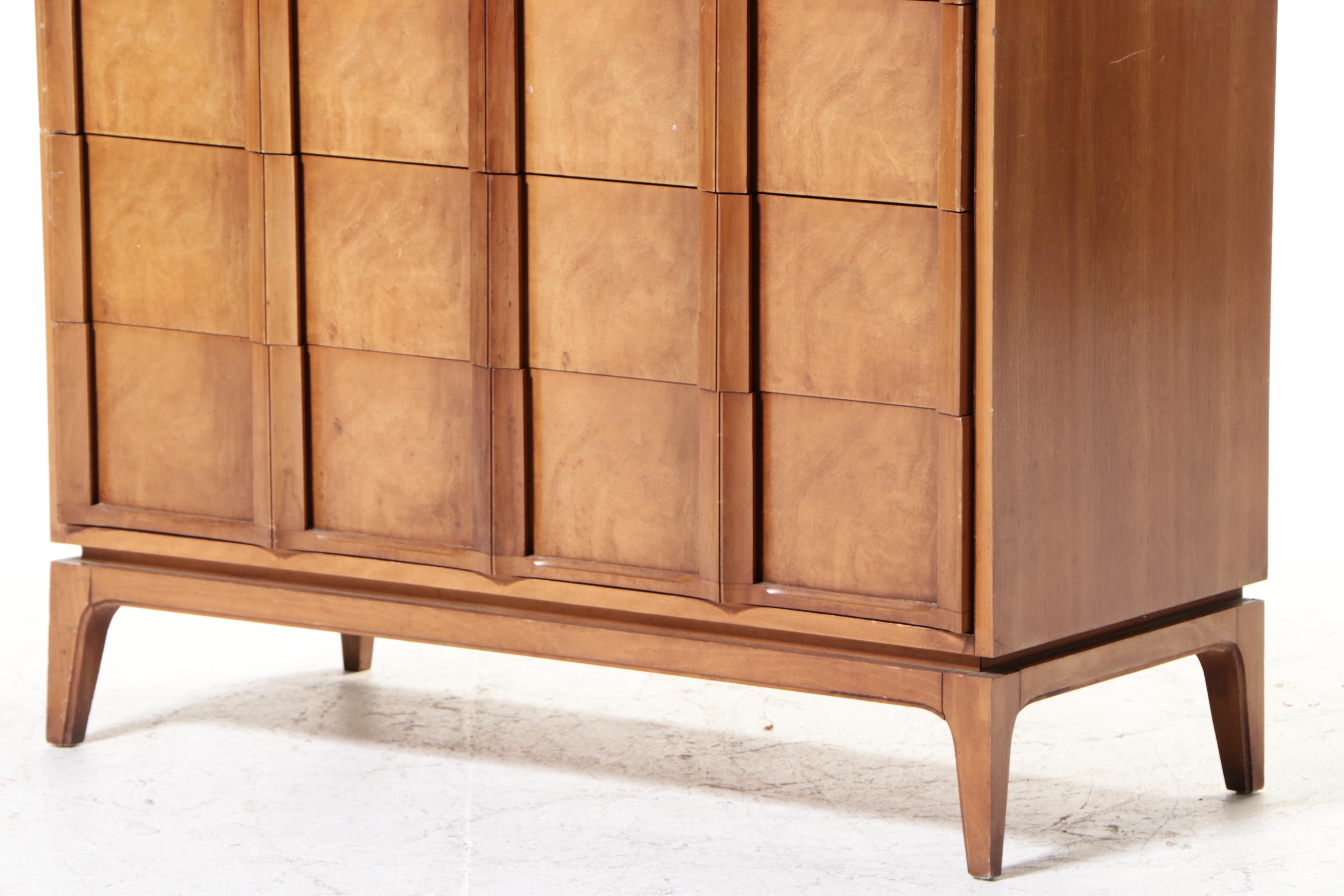 Thomasville Mid Century Modern Walnut Chest of Drawers