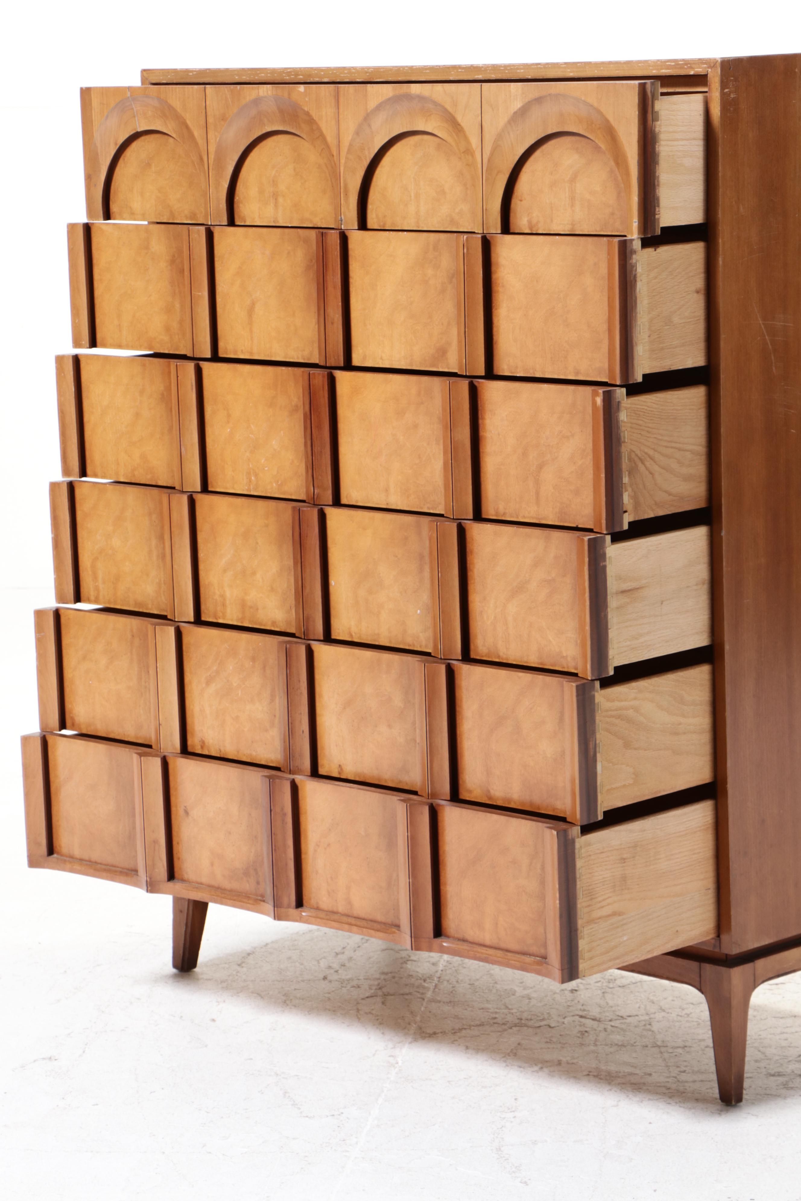 Thomasville Mid Century Modern Walnut Chest of Drawers