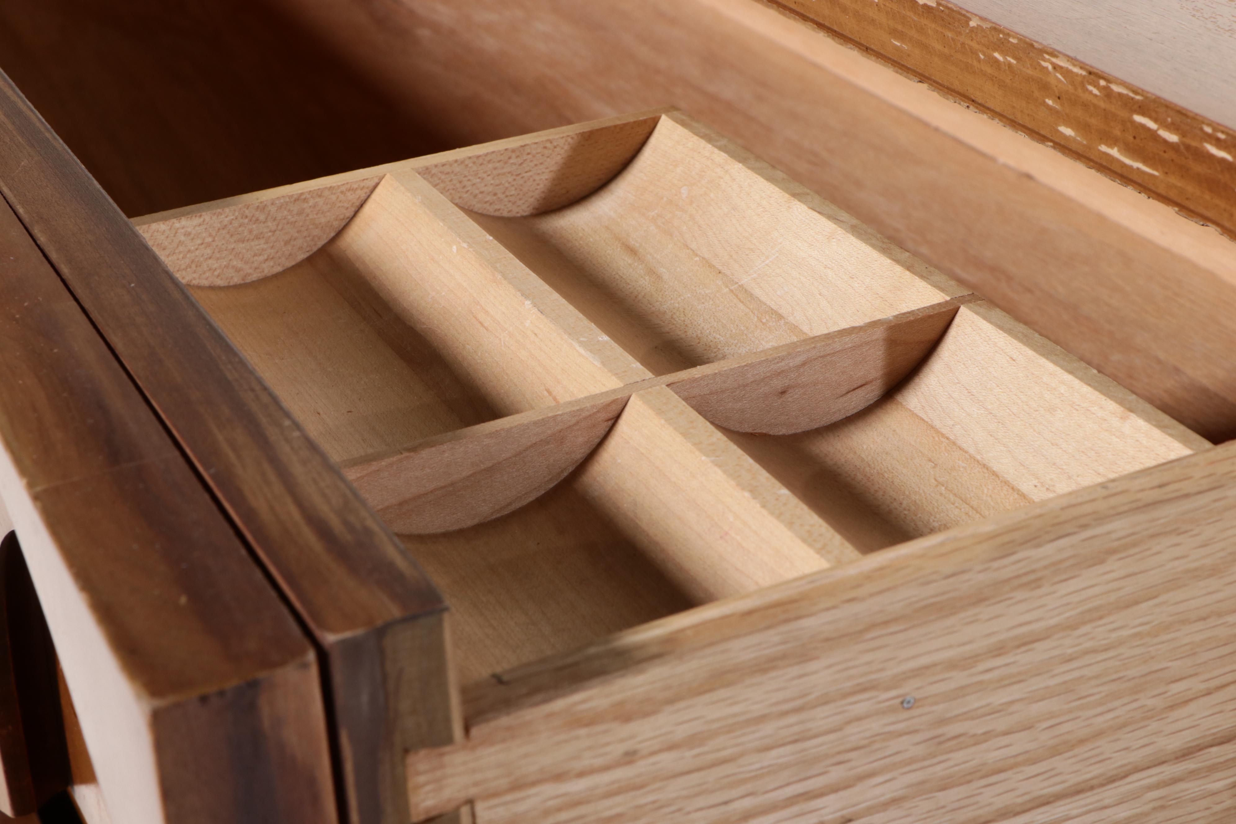 Thomasville Mid Century Modern Walnut Chest of Drawers