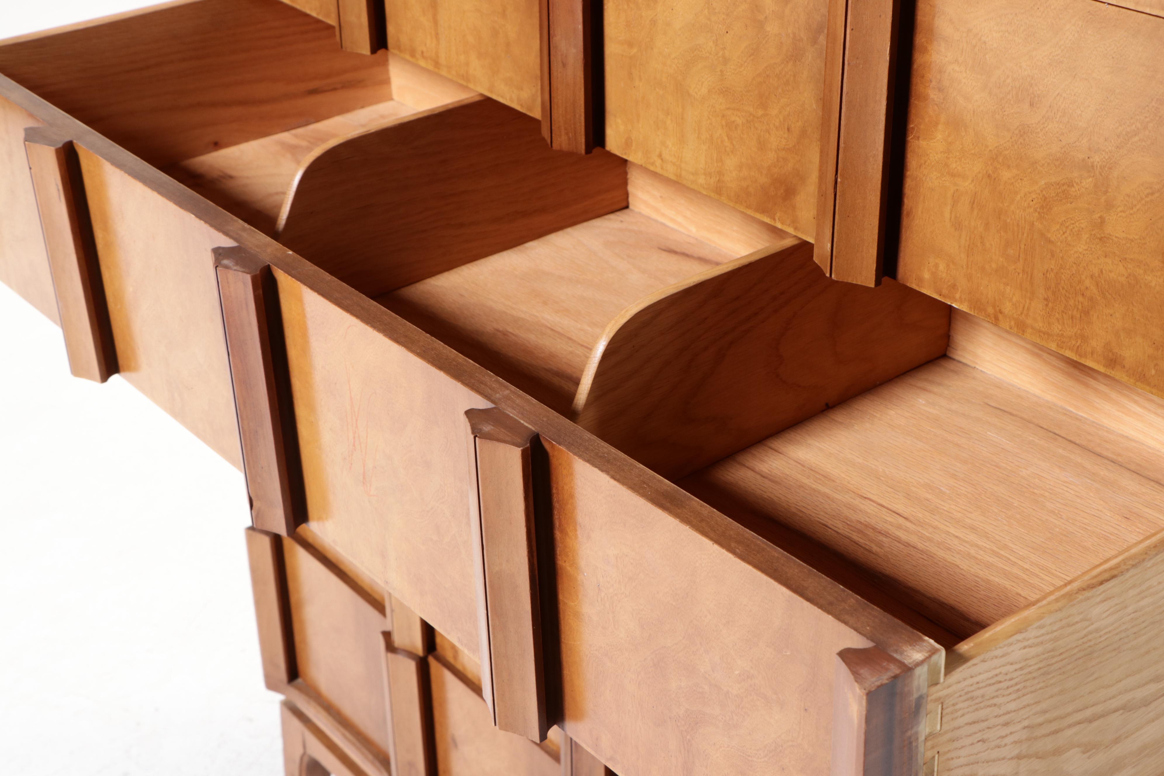 Thomasville Mid Century Modern Walnut Chest of Drawers