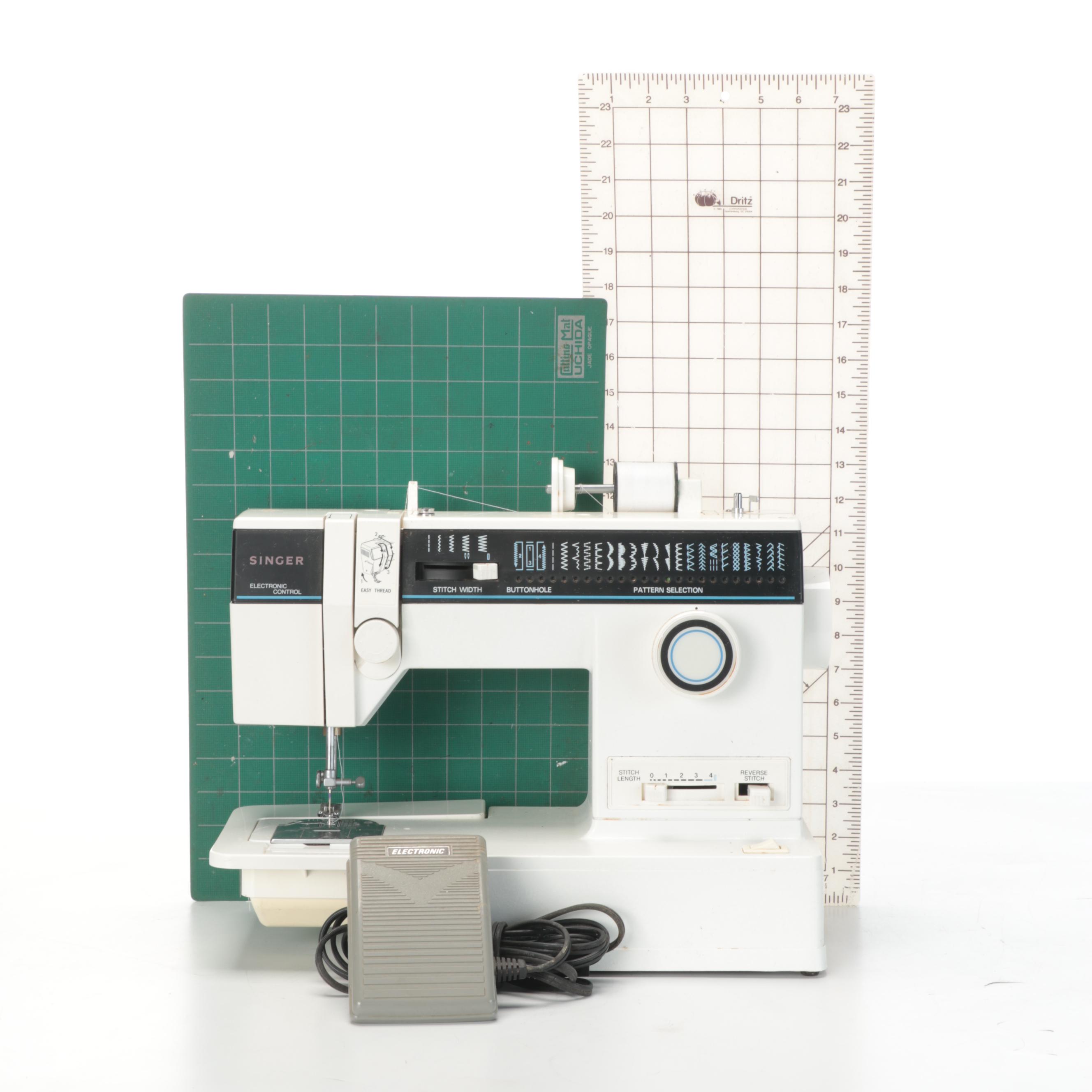 Singer Model 4562 Sewing Machine With Dritz and Uchida Cutting Mats