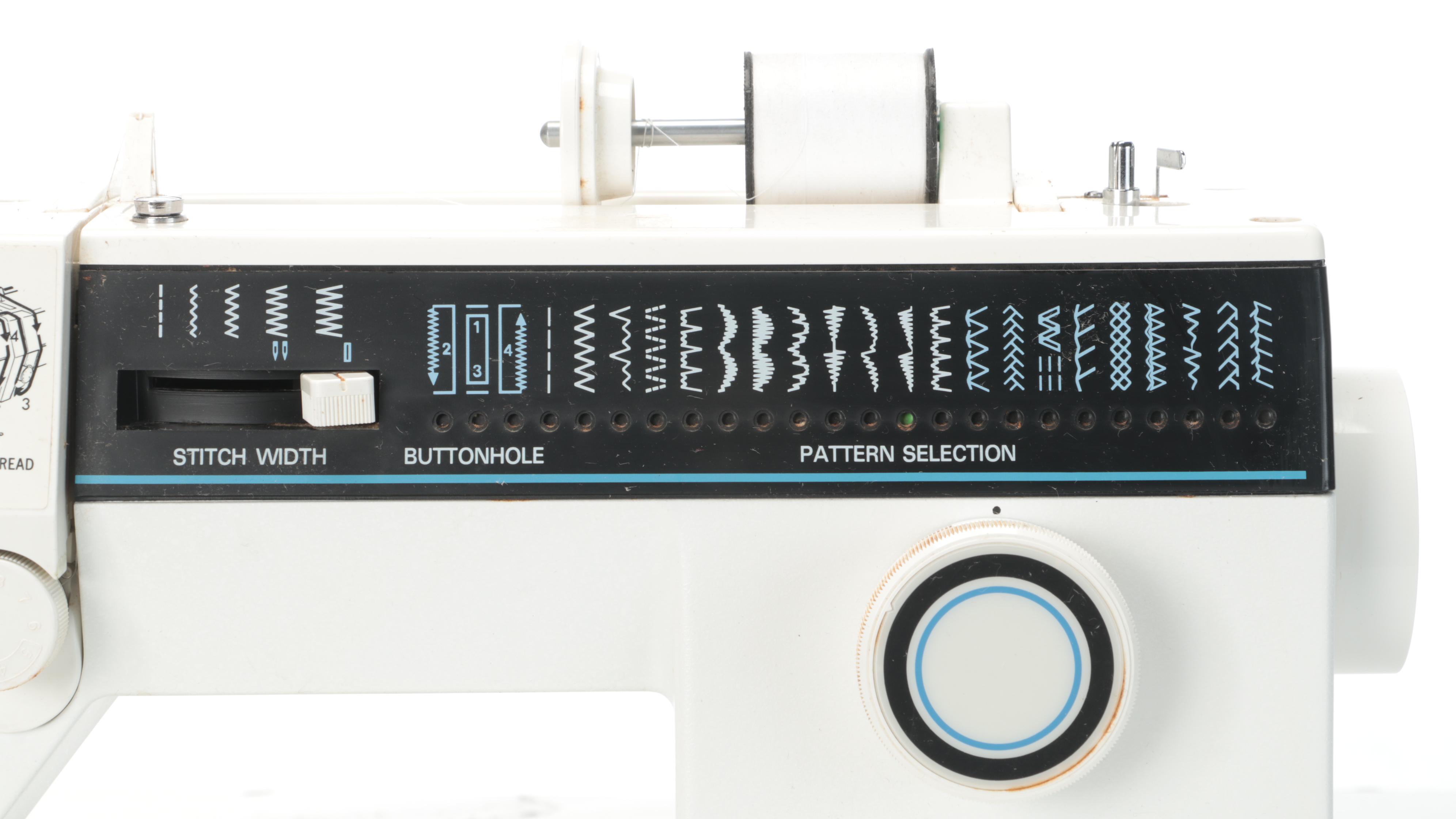 Singer Model 4562 Sewing Machine With Dritz and Uchida Cutting Mats