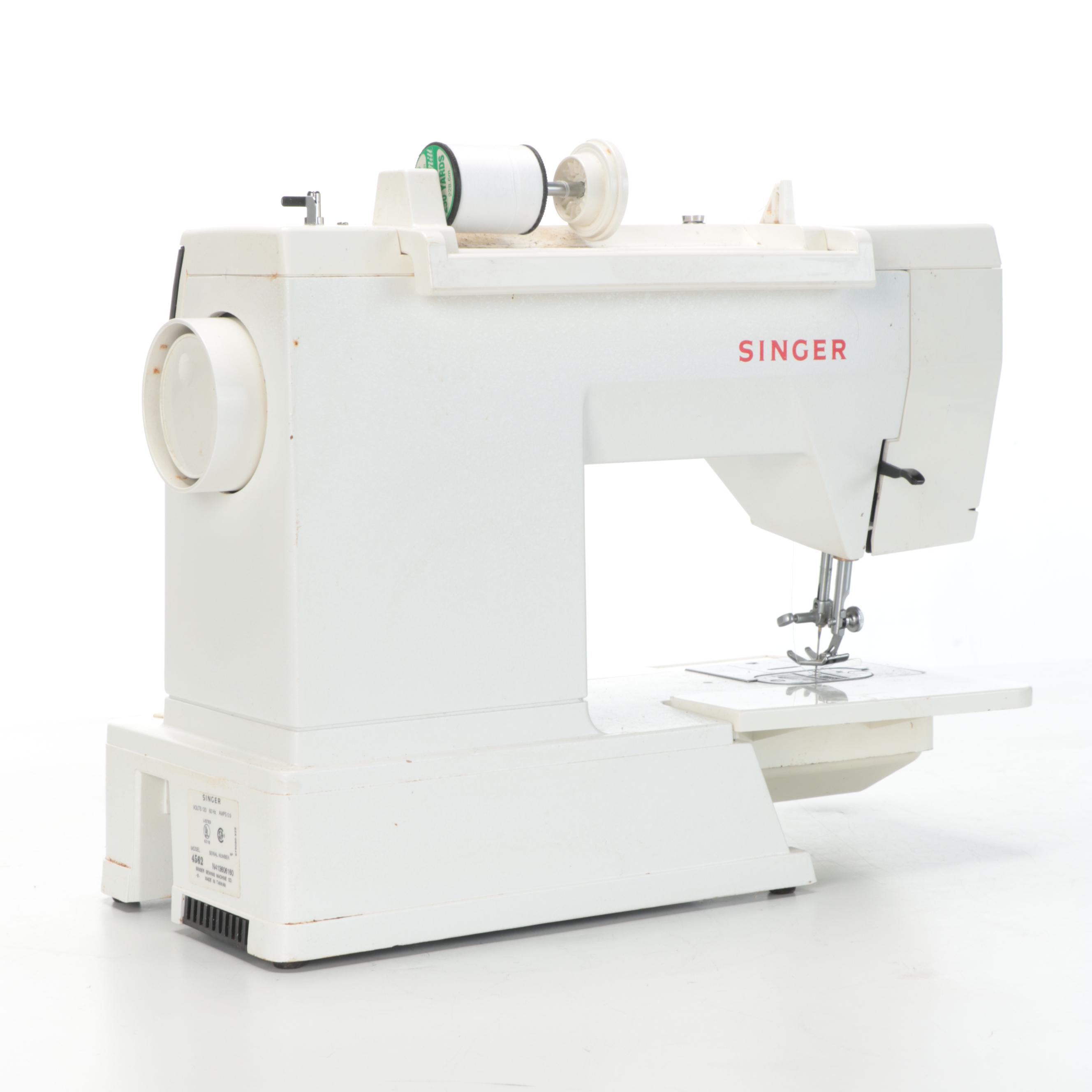 Singer Model 4562 Sewing Machine With Dritz and Uchida Cutting Mats