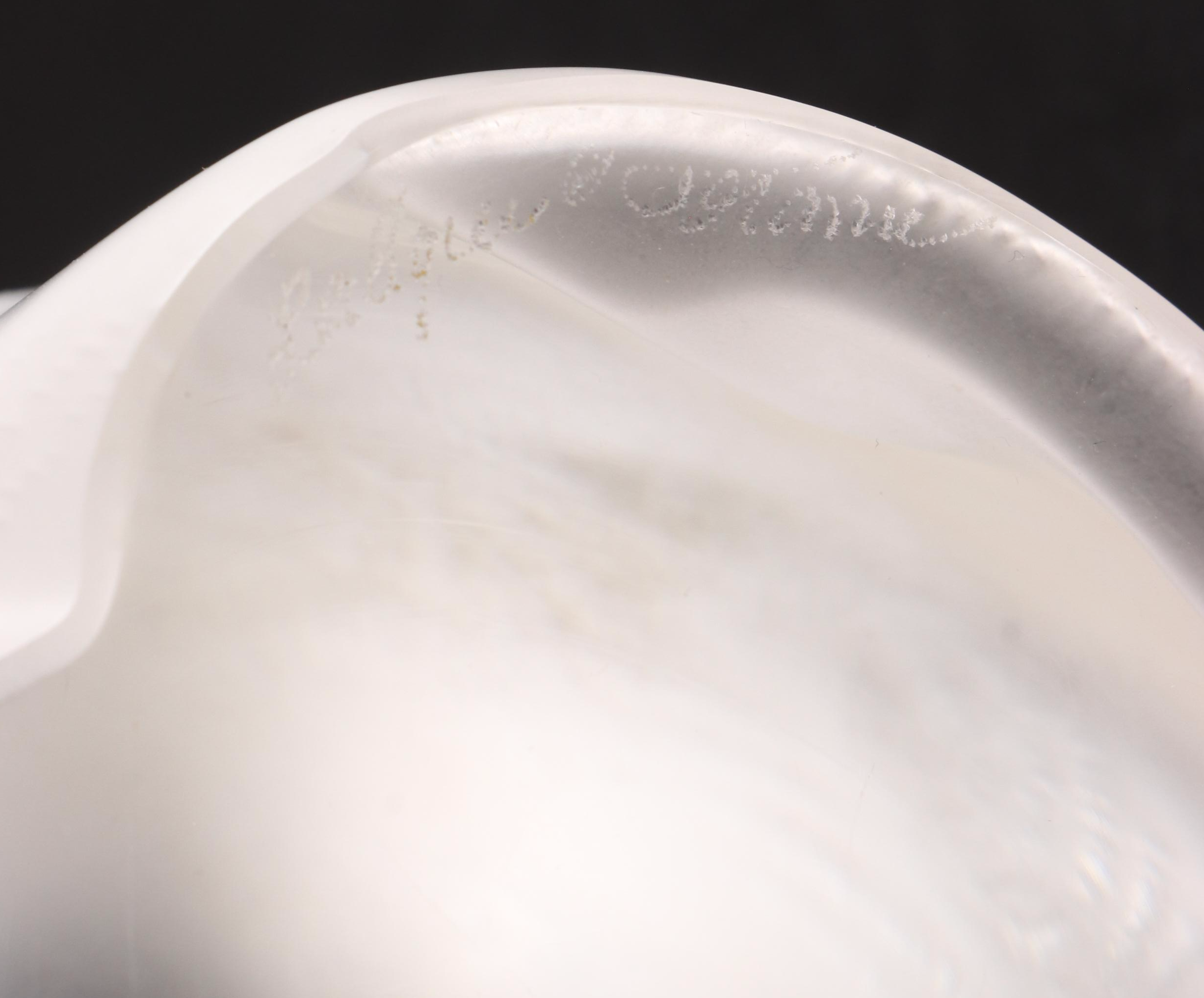 Lalique "Chat Assis" Frosted Crystal Cat Figurine, Late 20th Century