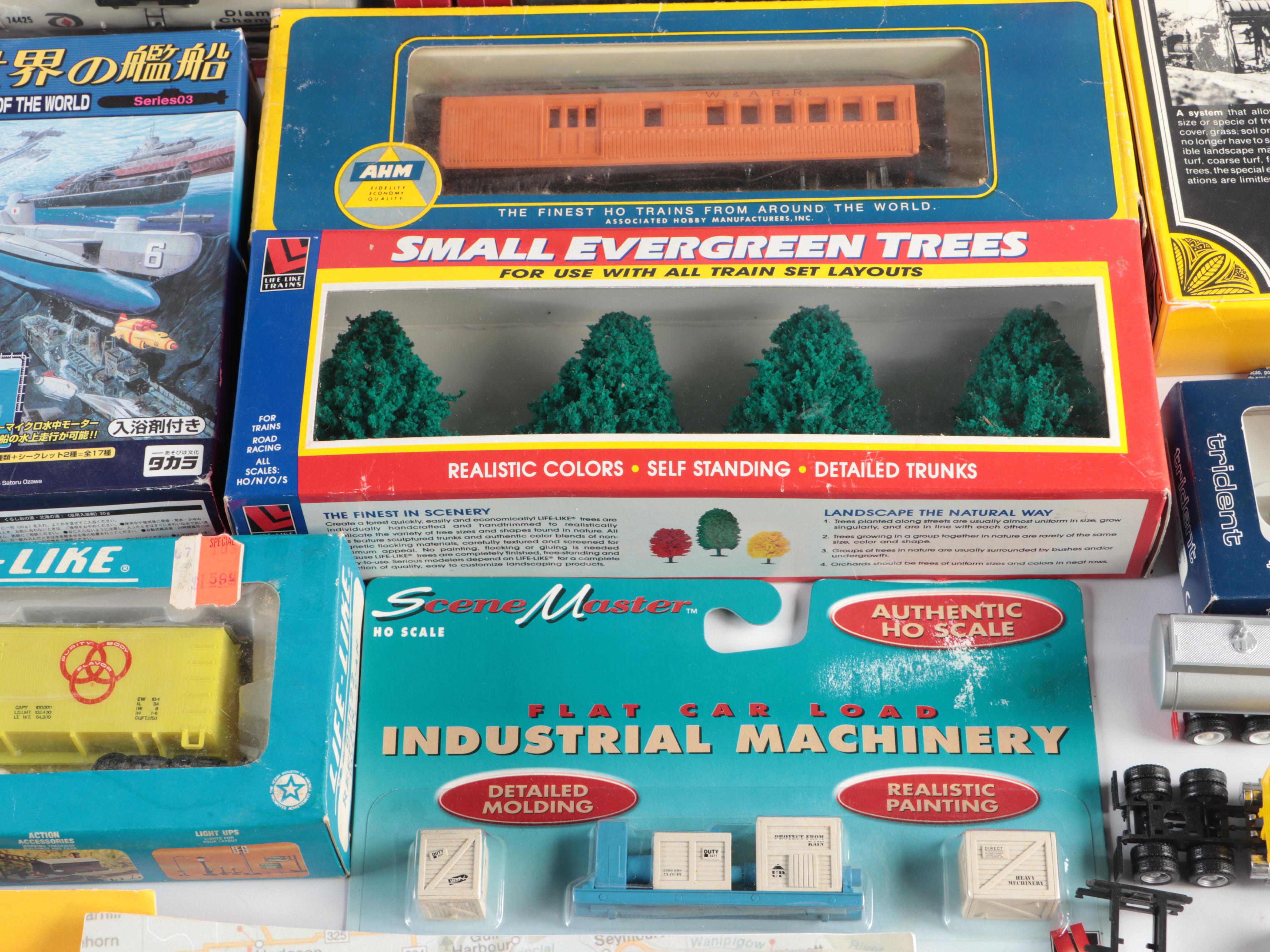 Tyco Train Cars with Life-Like Trains Railroad Signals and More