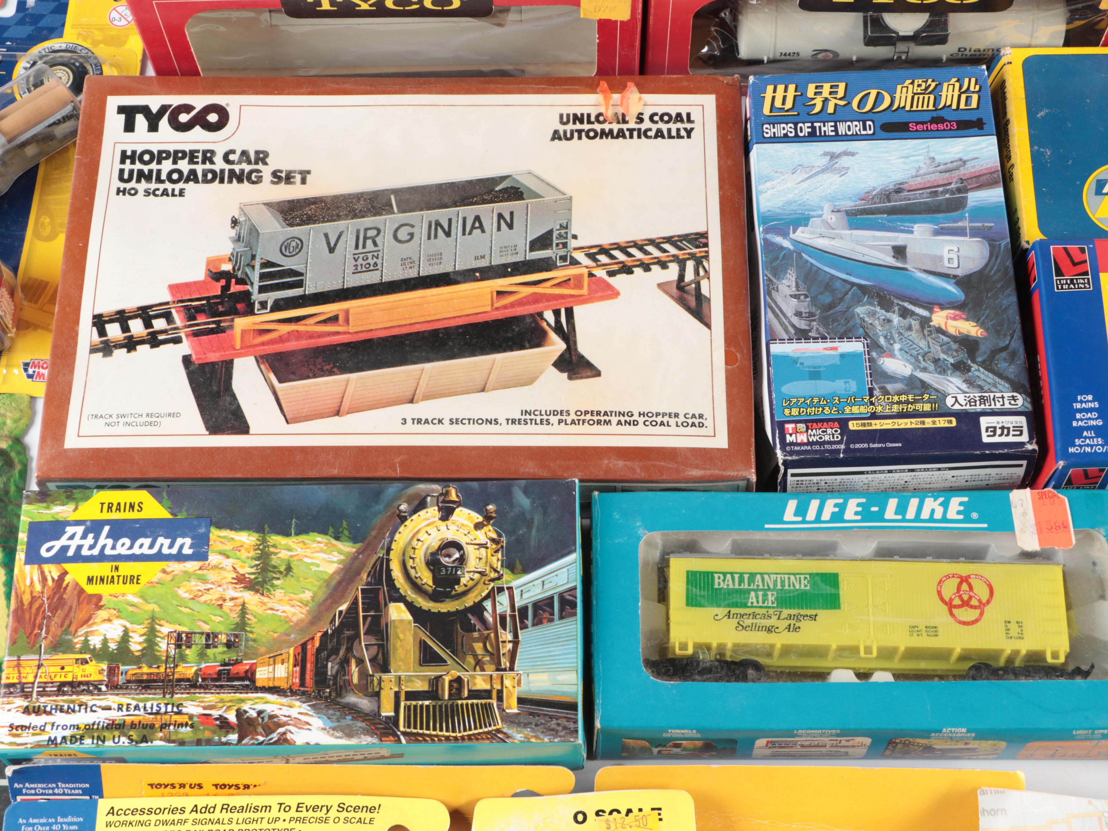 Tyco Train Cars with Life-Like Trains Railroad Signals and More